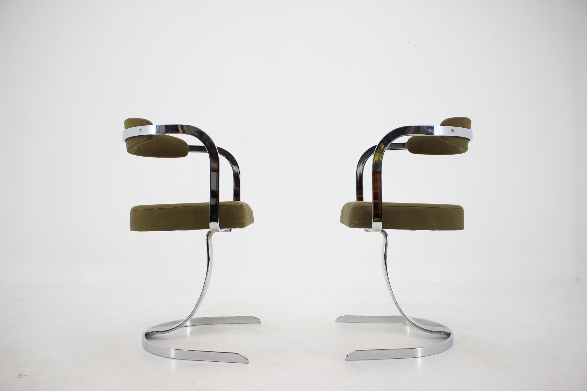 Zwei sehr besondere französische Esszimmerstühle aus der Mitte des Jahrhunderts aus dem Raumfahrtzeitalter, 1960er Jahre (Mitte des 20. Jahrhunderts) im Angebot