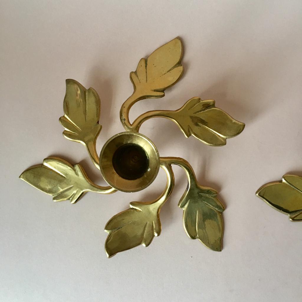 Pair of Two Vintage Swedish Brass Leaves Candleholders, 1970s In Good Condition For Sale In Riga, Latvia