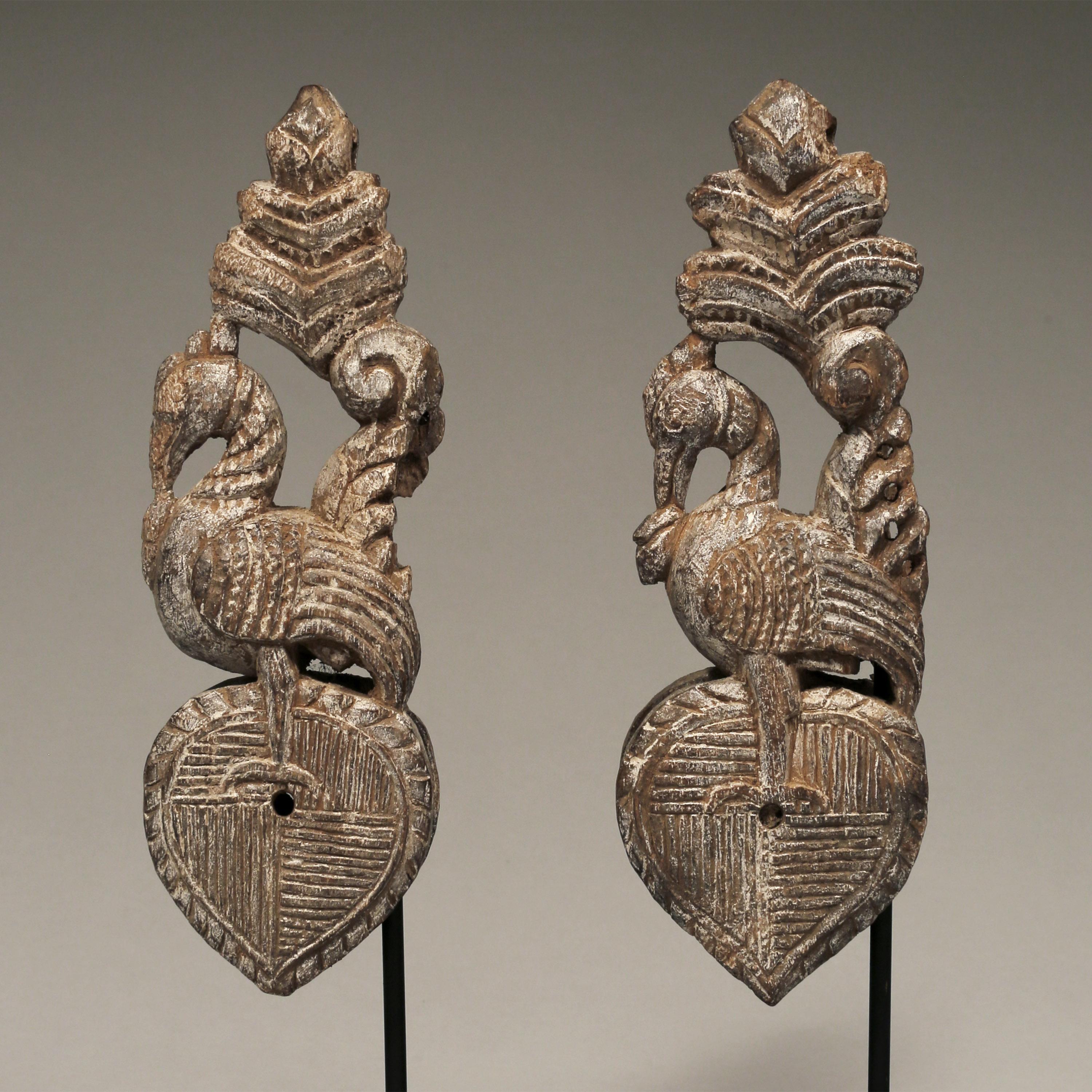 Sculpté à la main Paire de deux pulleys à tissage de métier à tisser de Thaïlande, vers le 19ème siècle en vente