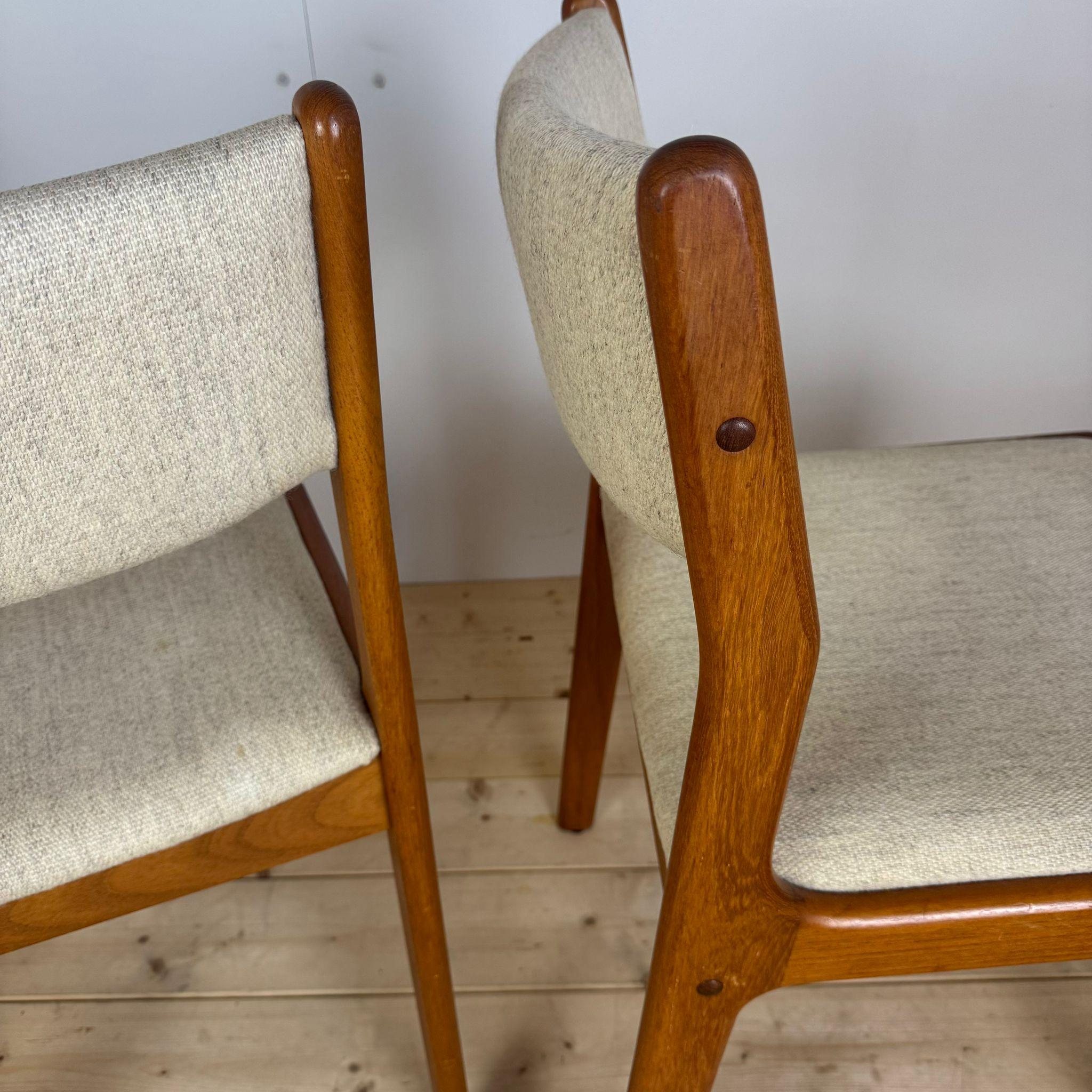 Pareja de dos sillas de comedor blancas y de teca, Dinamarca 1960 Teca en venta