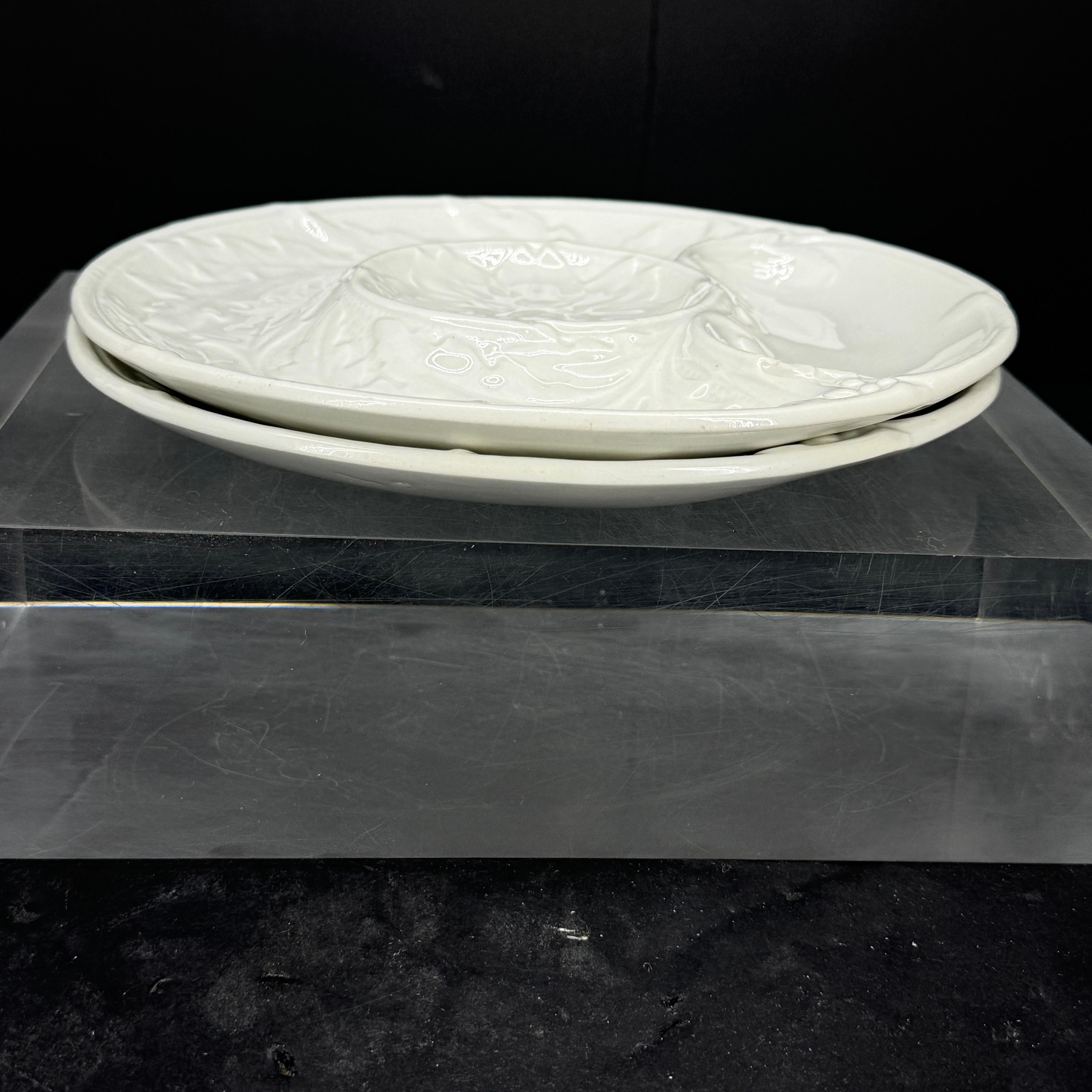 Pareja de dos Platos Alcachofa Gien de loza blanca francesa en venta 3