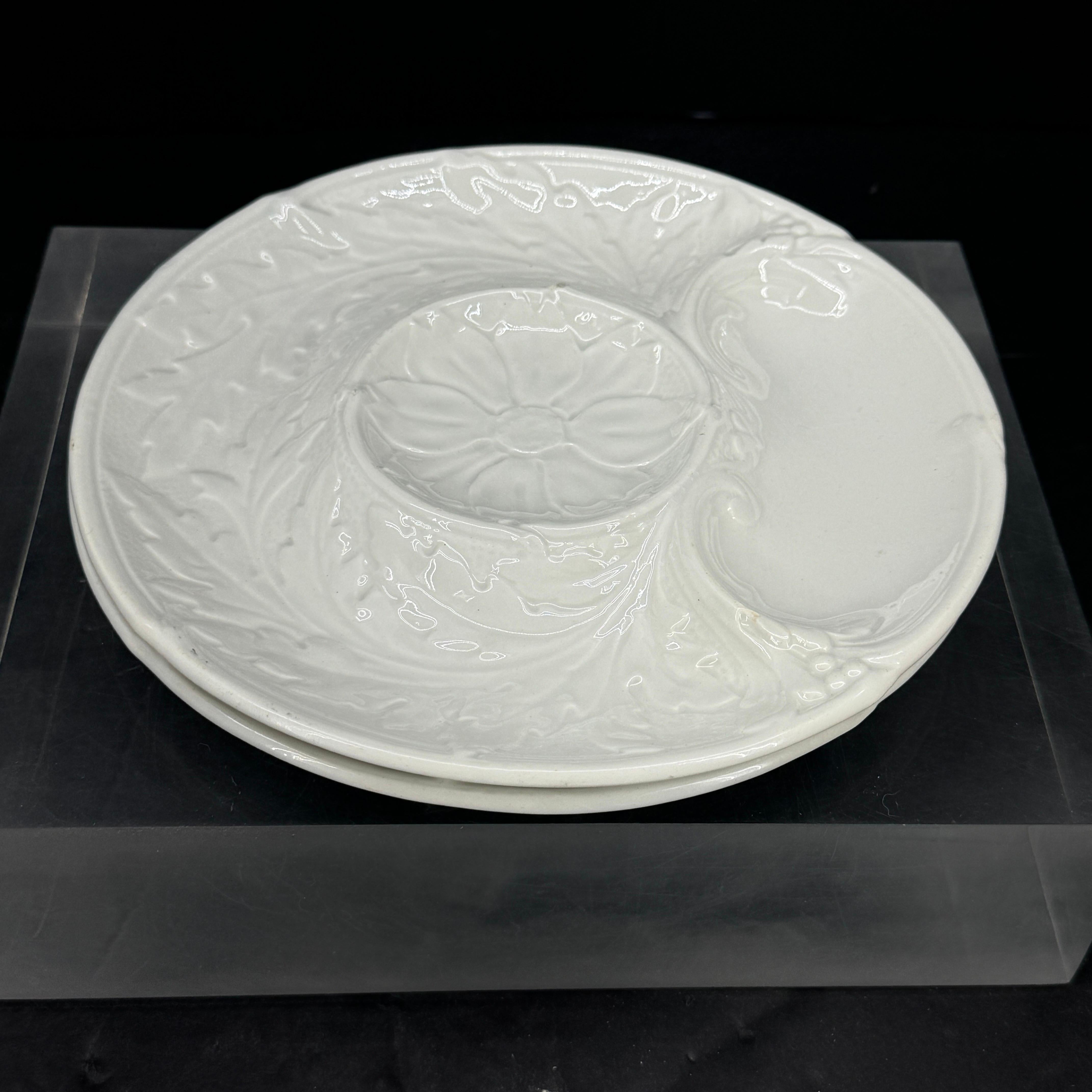Pareja de dos Platos Alcachofa Gien de loza blanca francesa en venta 4