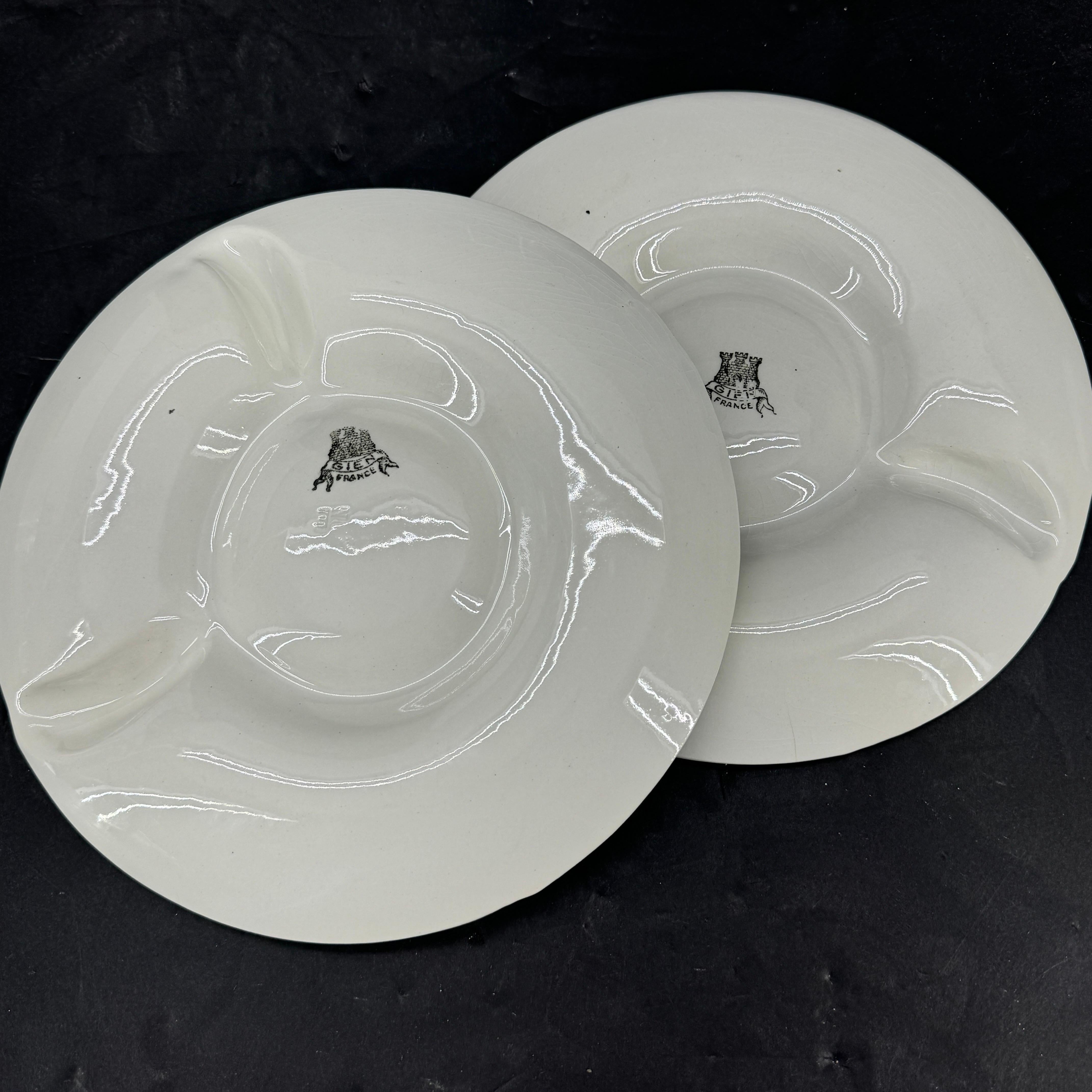 Pareja de dos Platos Alcachofa Gien de loza blanca francesa en venta 5