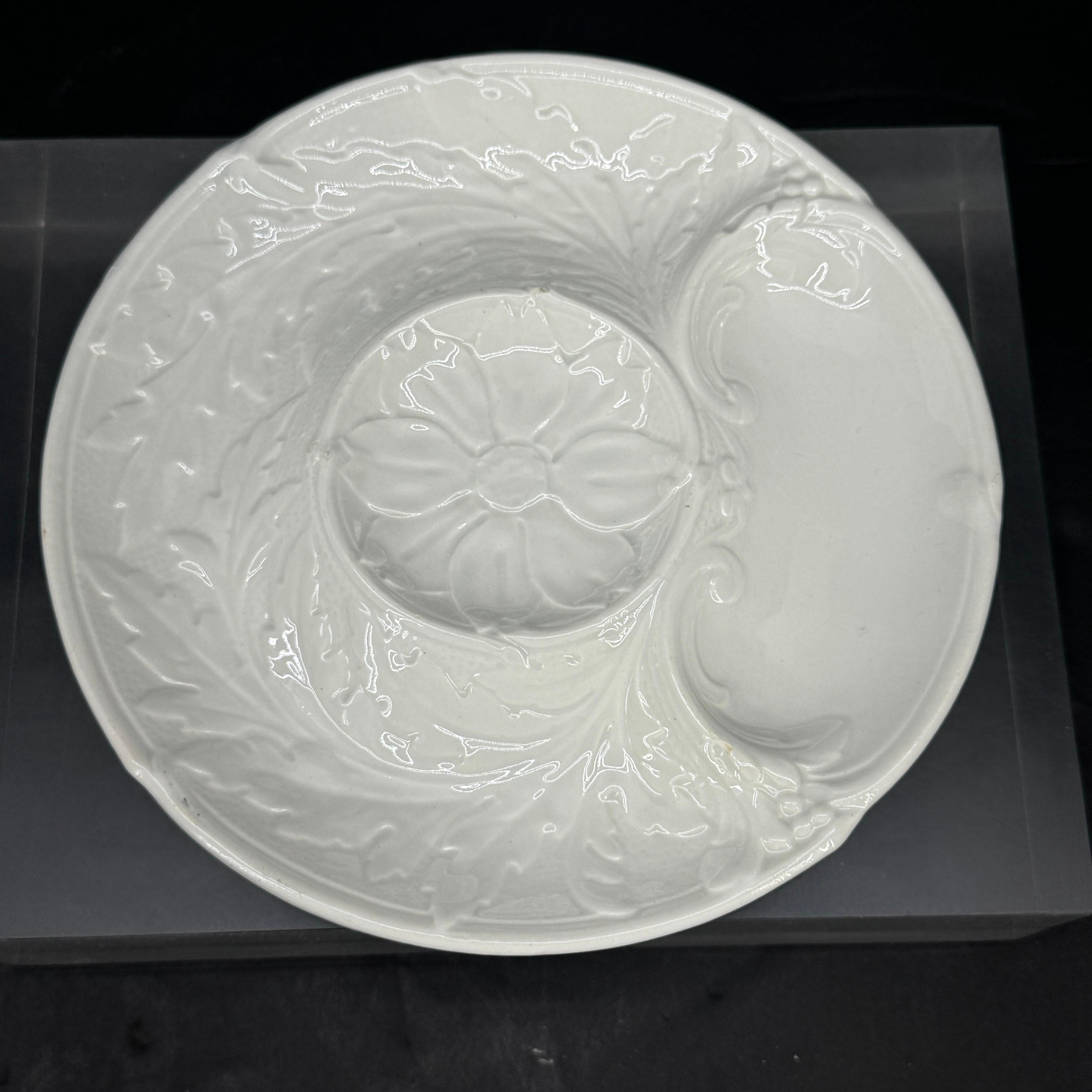 Pareja de dos Platos Alcachofa Gien de loza blanca francesa en venta 6