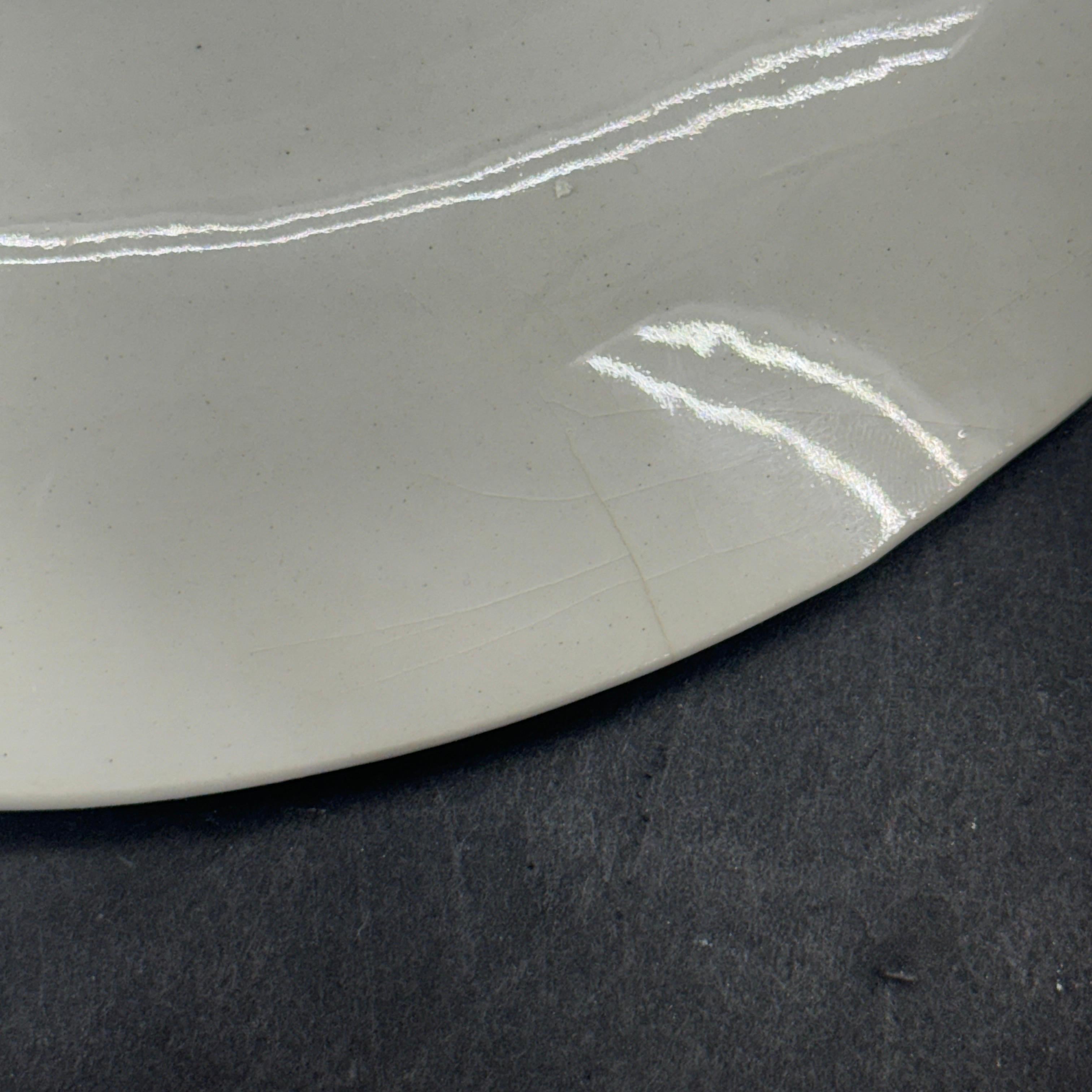 Pareja de dos Platos Alcachofa Gien de loza blanca francesa en venta 7