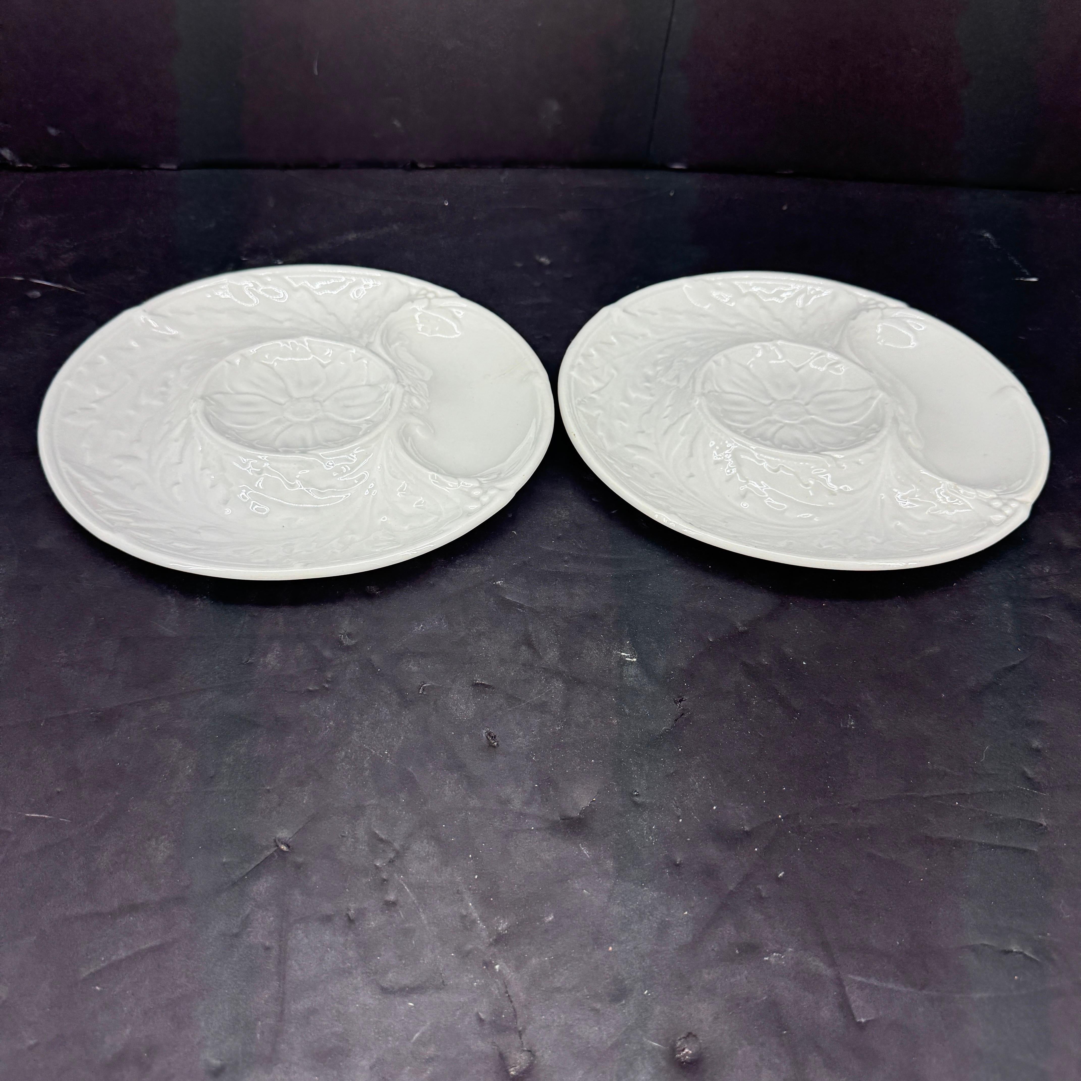 Pareja de dos Platos Alcachofa Gien de loza blanca francesa Glaseado en venta