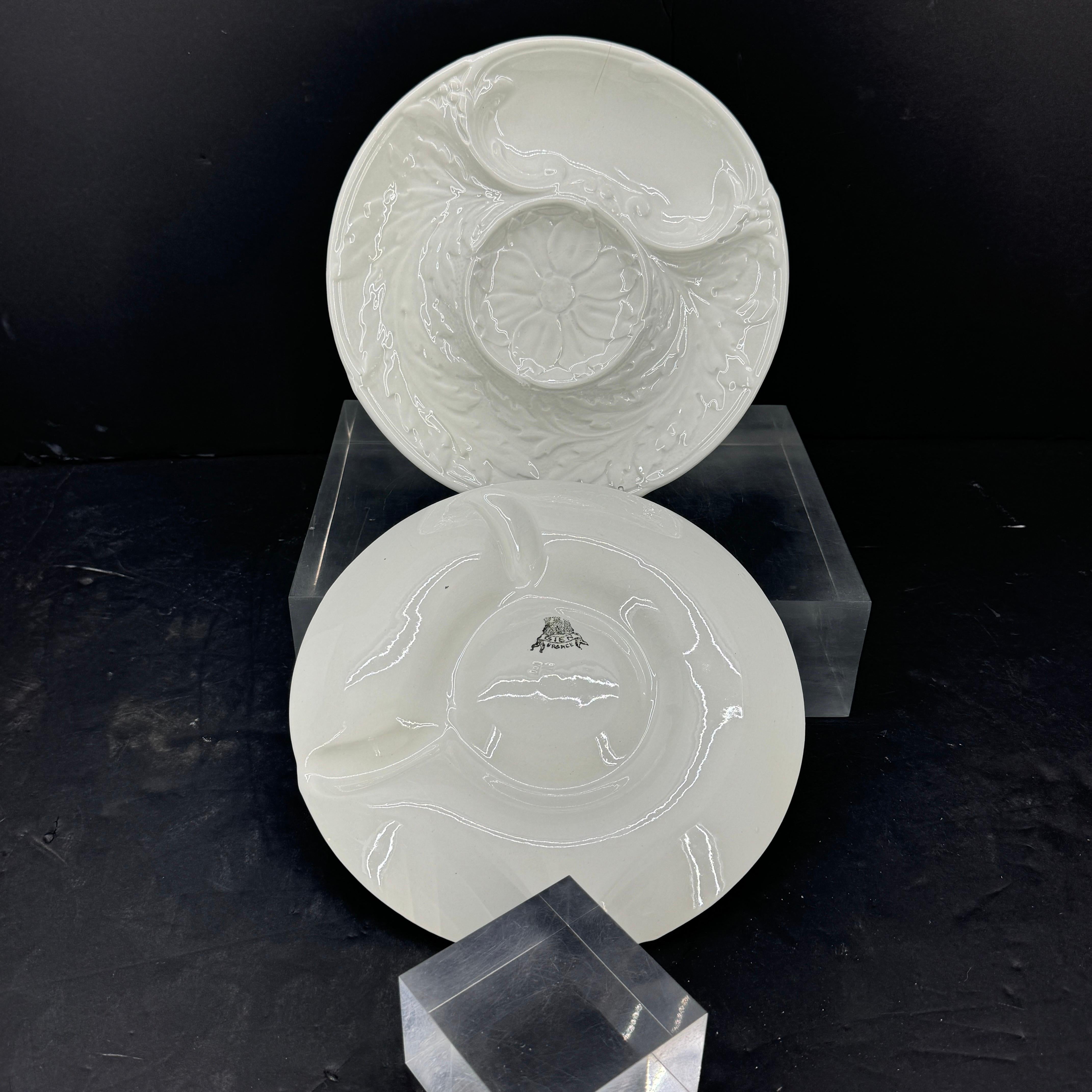 Pareja de dos Platos Alcachofa Gien de loza blanca francesa en Bueno estado para la venta en Haddonfield, NJ
