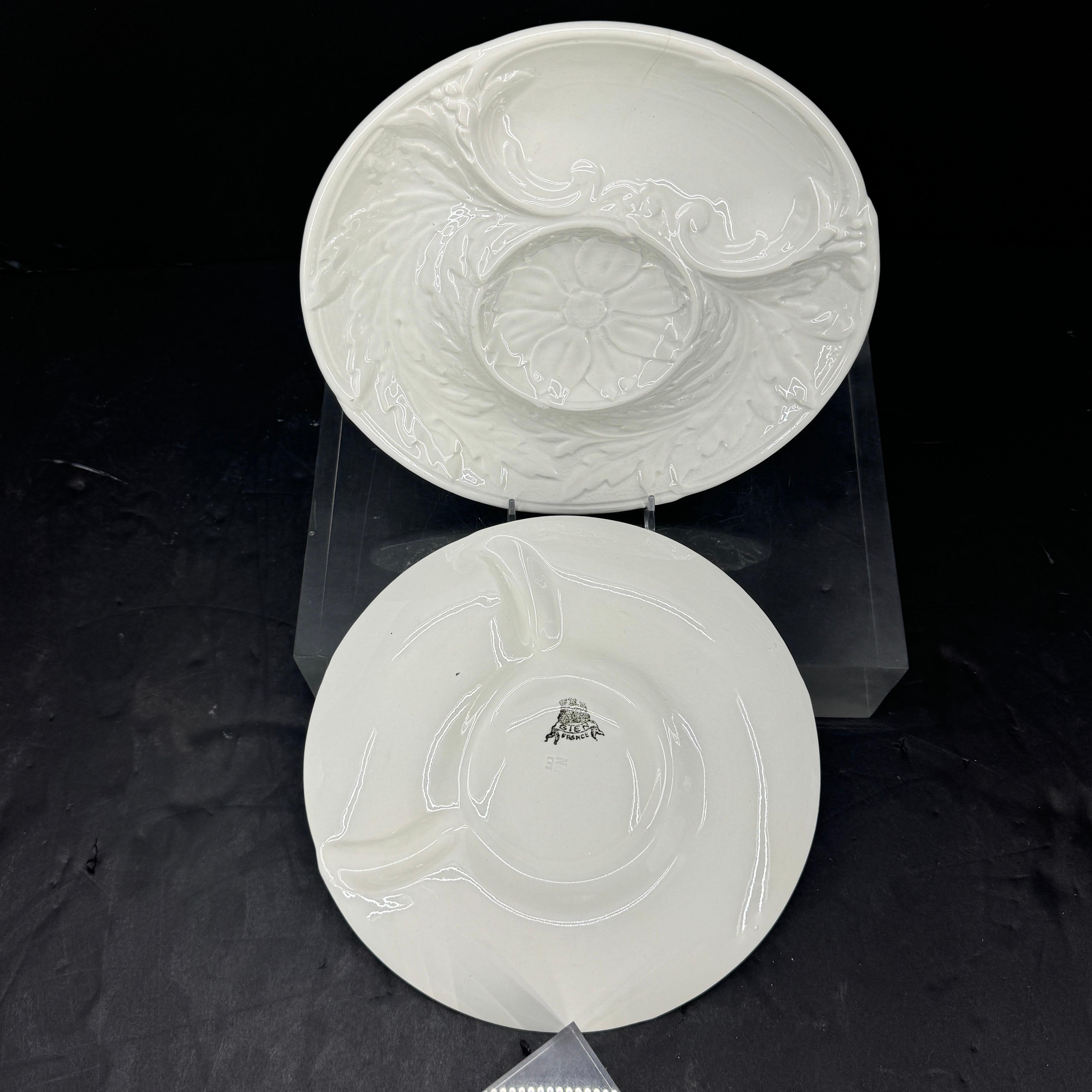 Pareja de dos Platos Alcachofa Gien de loza blanca francesa Fayenza en venta