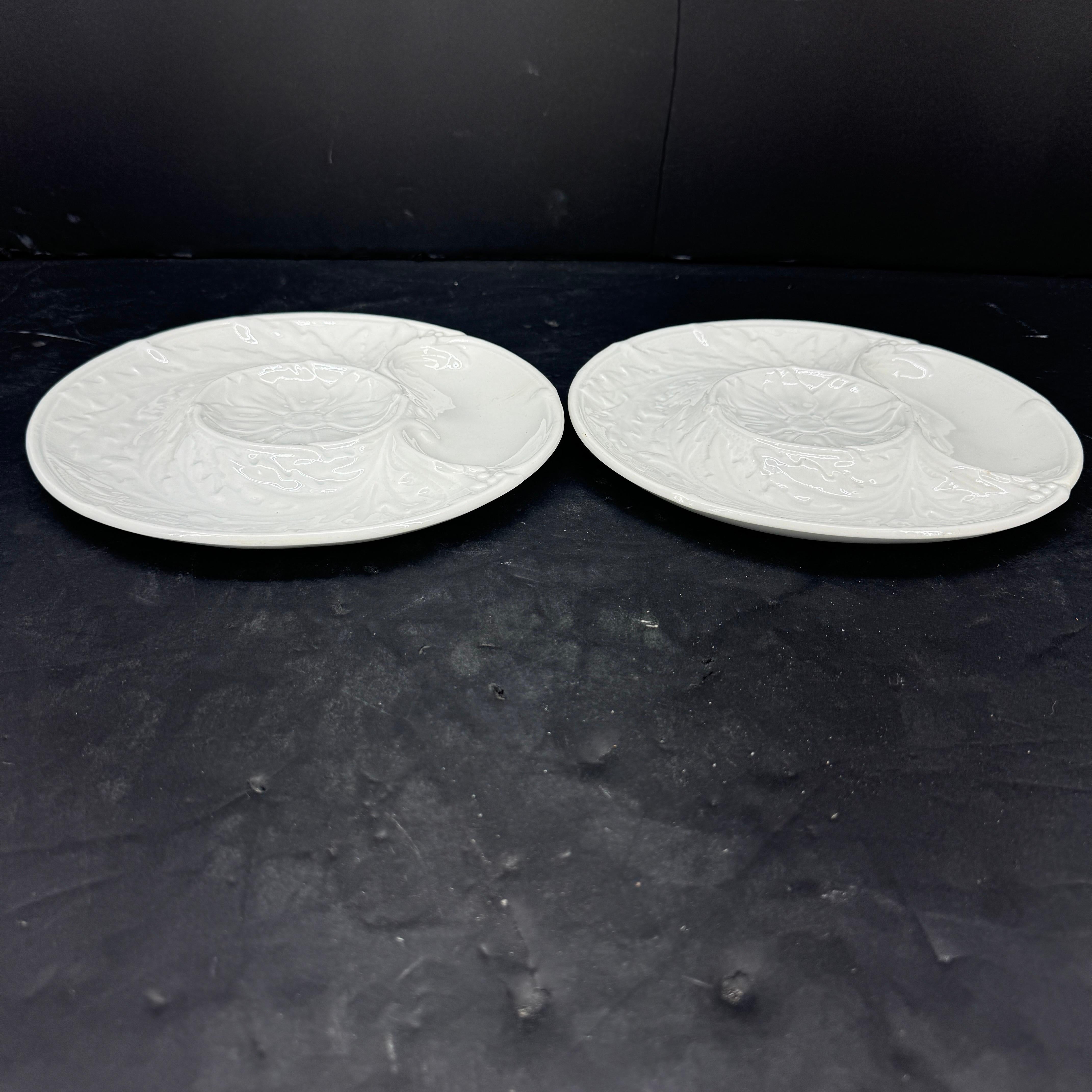 Pareja de dos Platos Alcachofa Gien de loza blanca francesa en venta 1