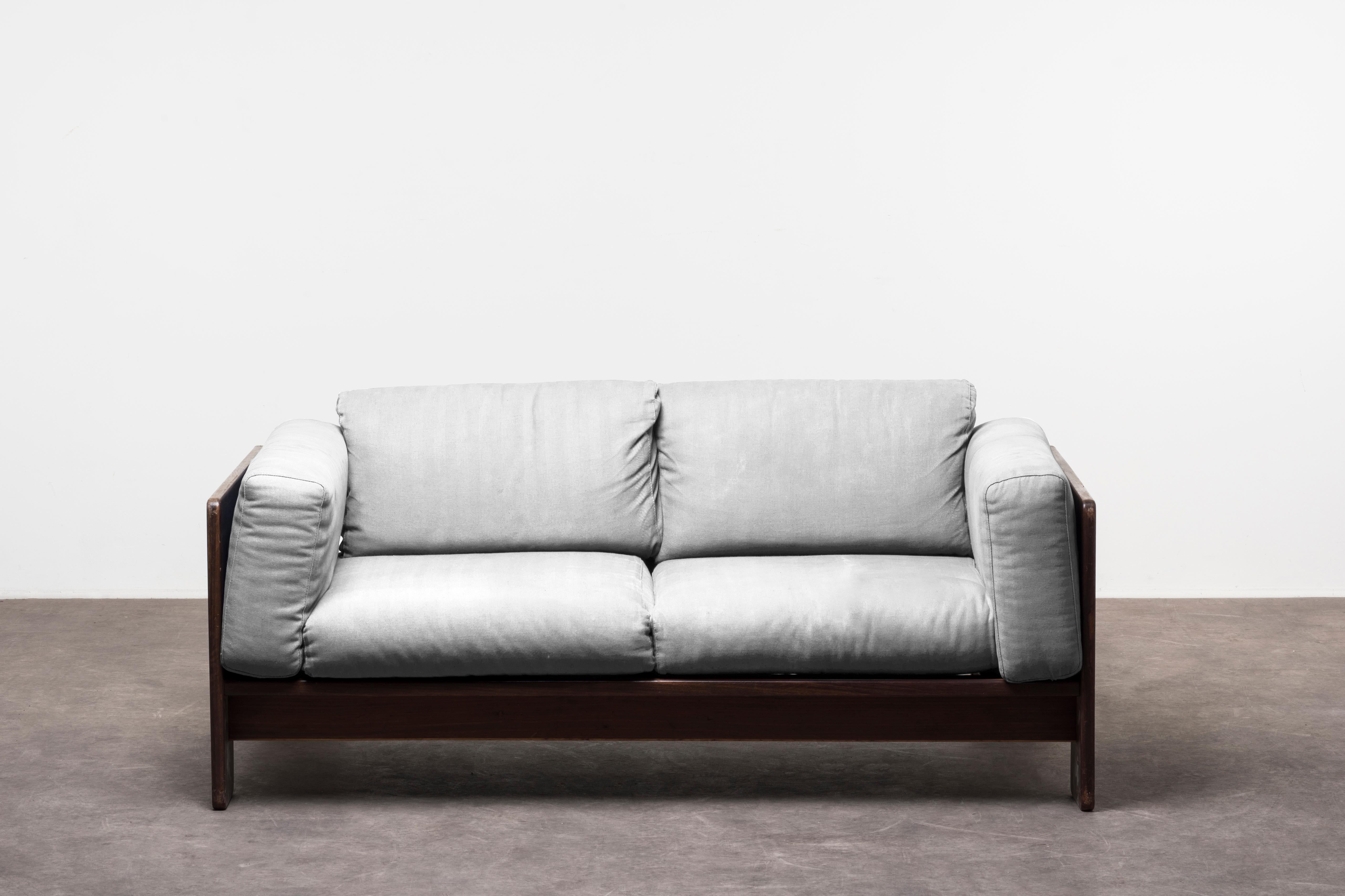 Pair of two-seat sofas mod. Bastiano by Tobia Scarpa.
Italy, 1970s. Manufactured by Knoll. Wood, fabric upholstery. Measures: 150 x 77 x H 71 cm H seat: 36 cm. 59 x 30.3 x H 27.9 in H seat: 14.2 in
Please note: Prices do not include VAT. VAT may