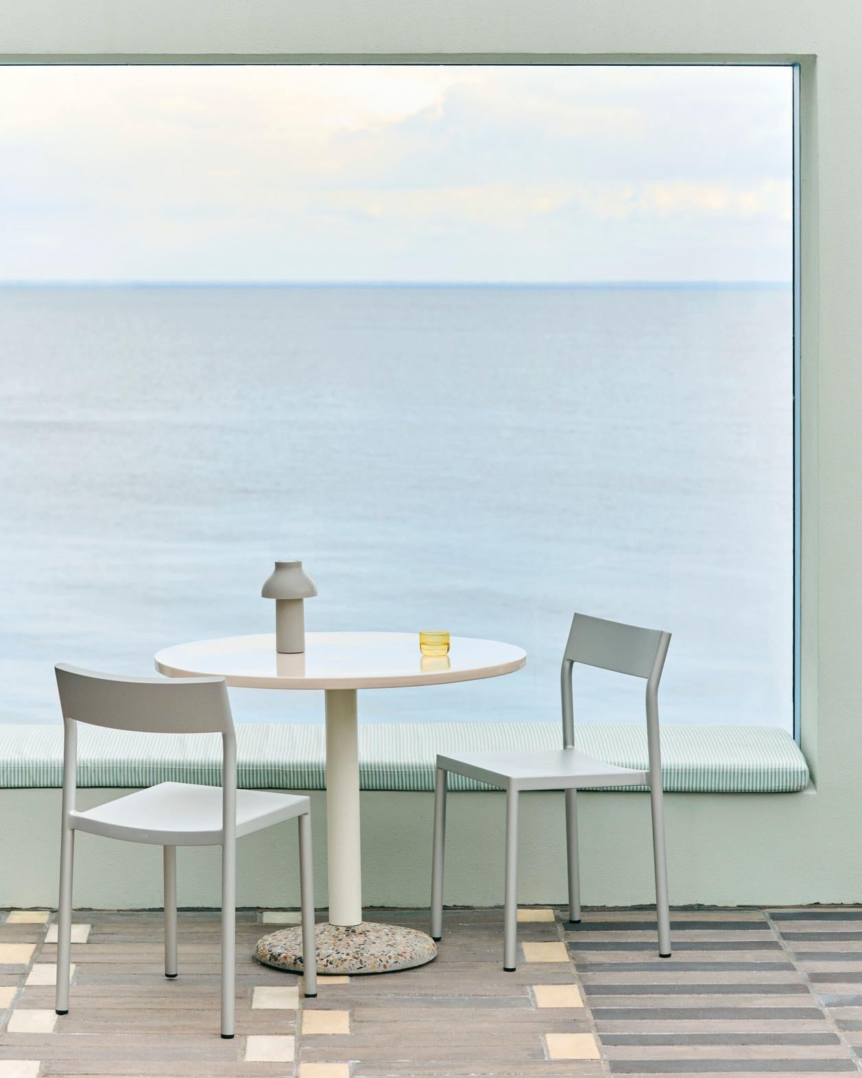 Progettata dal designer danese Jonas Trampedach, il nome e l'estetica di Type Chair derivano dalla percezione di una sedia archetipica. 
Lo schienale dalla forma particolare di Type le conferisce un'espressione scultorea uniforme che rafforza il