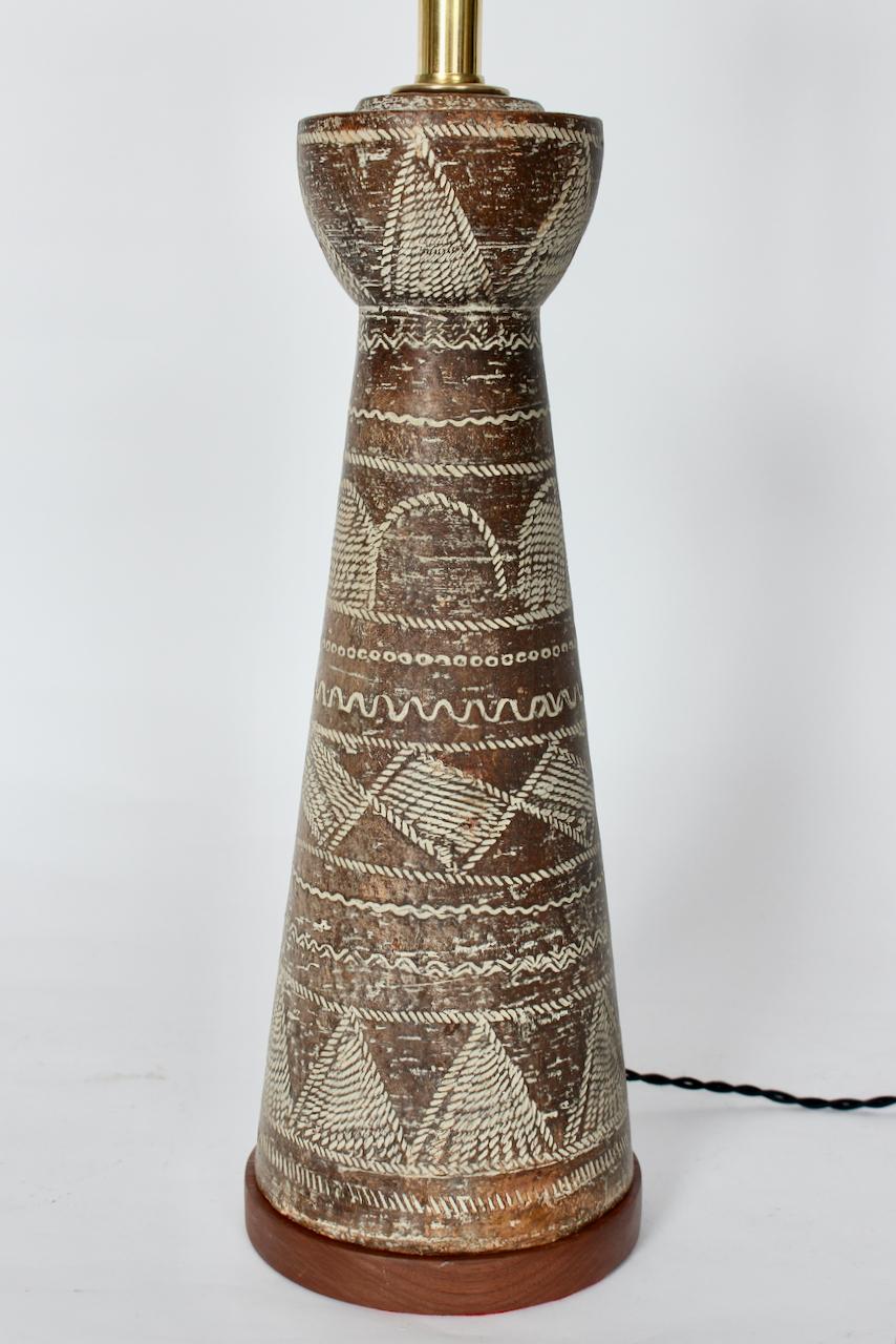 Pair of Ugo Zaccagnini Incised Tribal Table Lamps in Brown & Cream, 1950s For Sale 6