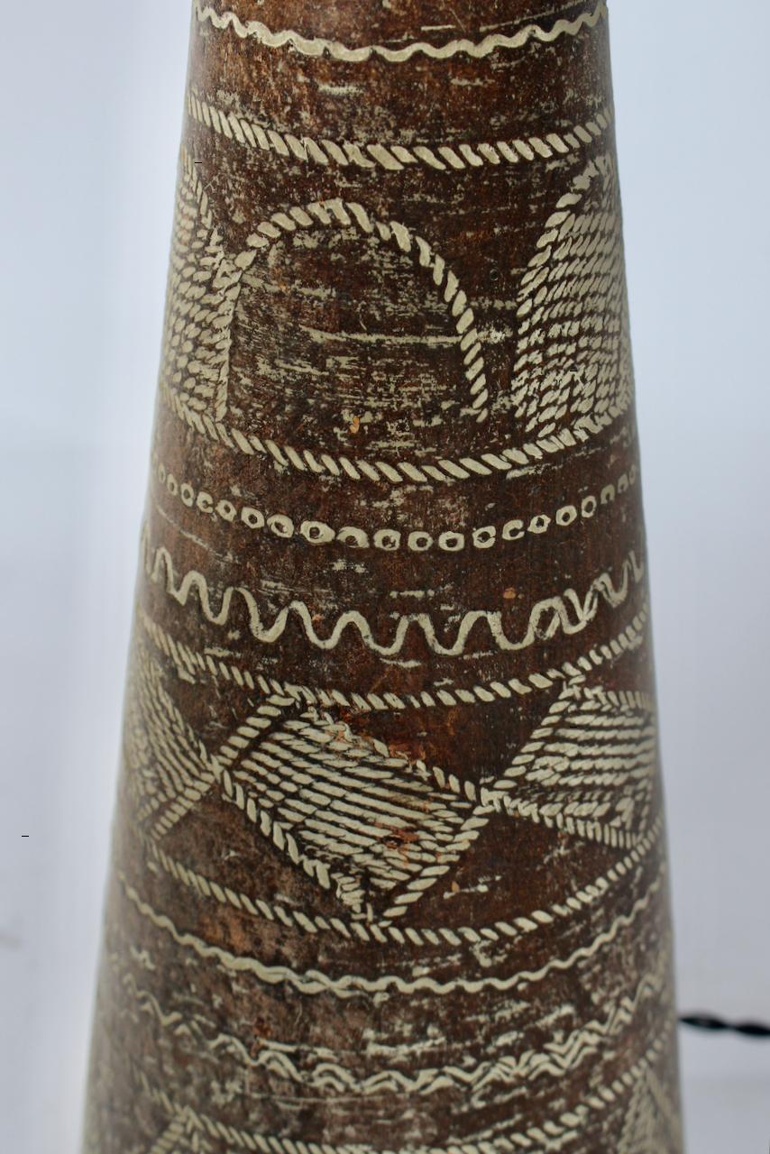 Pair of Ugo Zaccagnini Incised Tribal Table Lamps in Brown & Cream, 1950s For Sale 7