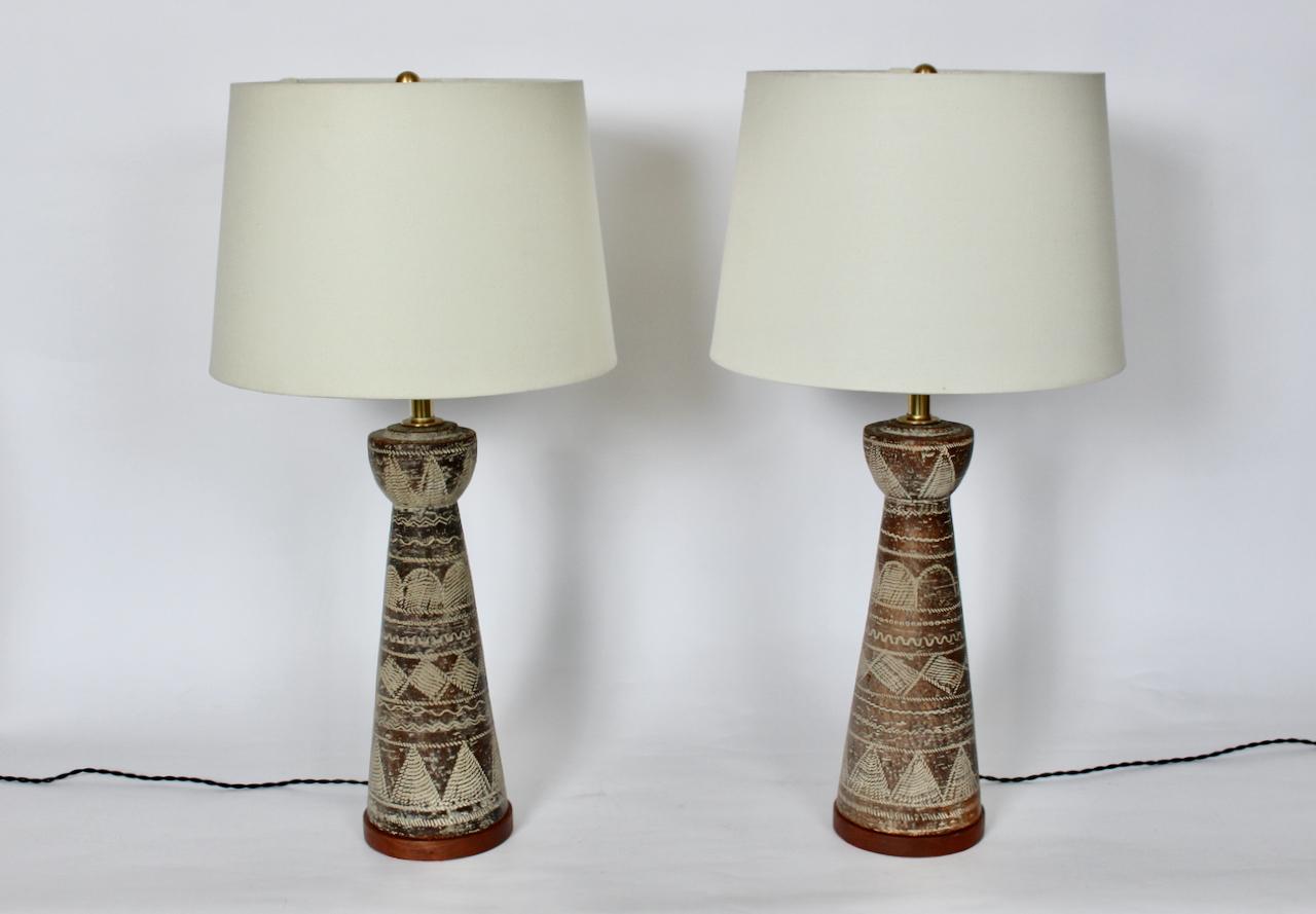 Pair of Ugo Zaccagnini Incised Tribal Table Lamps in Brown & Cream, 1950s For Sale 12