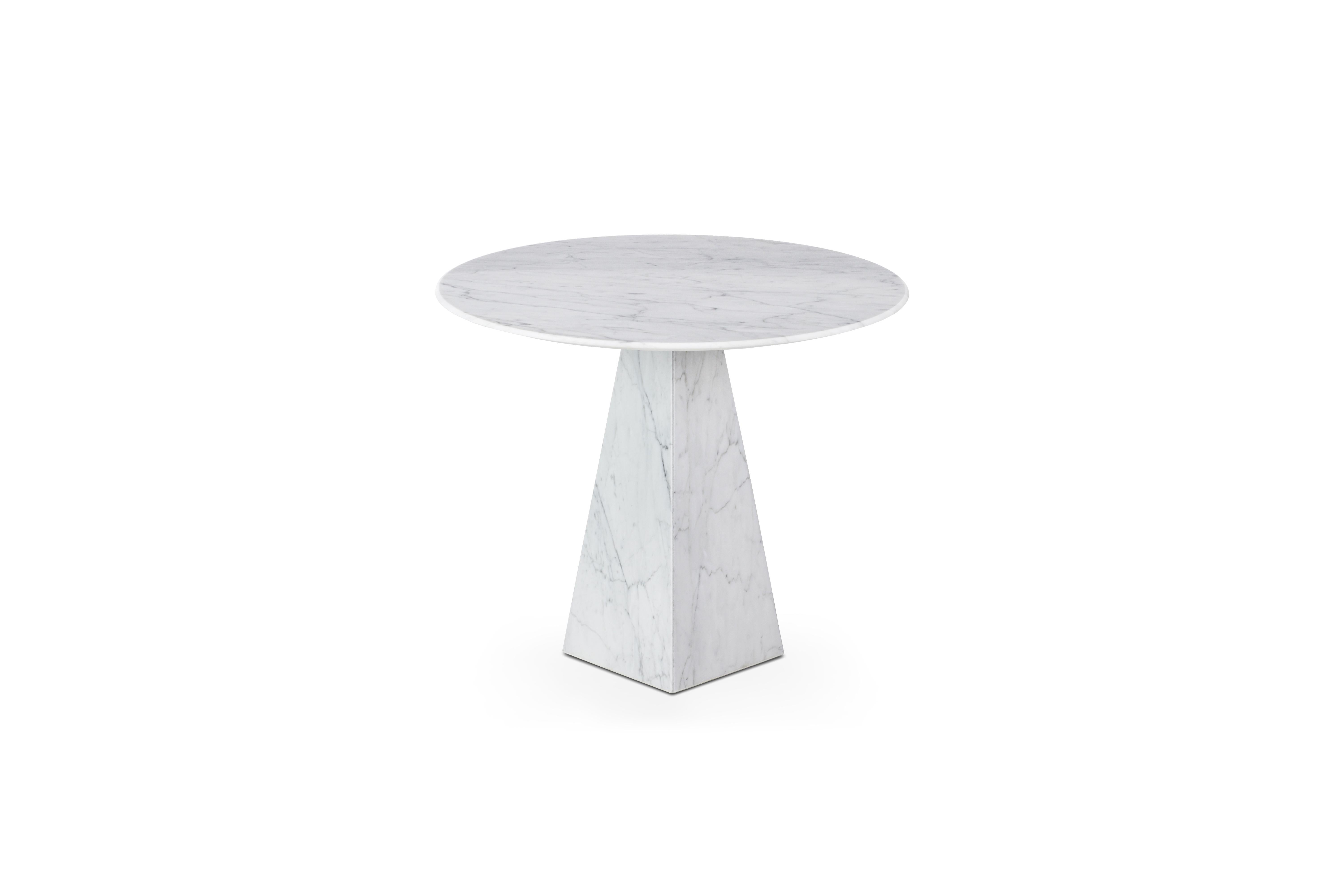 Hand-Crafted Pair of Ultra Thin White Carrara Marble Round Sidetable For Sale