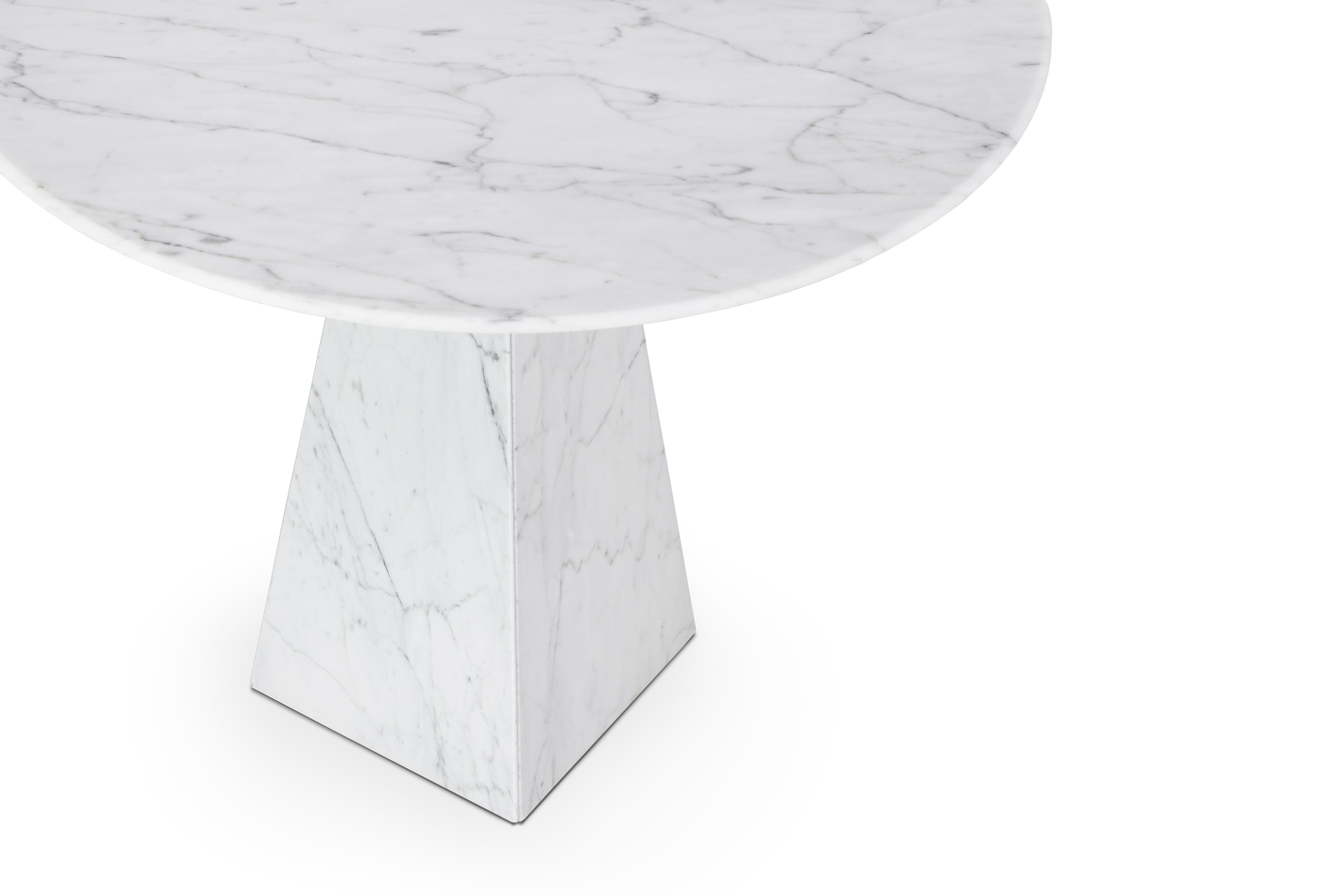 Pair of Ultra Thin White Carrara Marble Round Sidetable In New Condition For Sale In Paris, FR