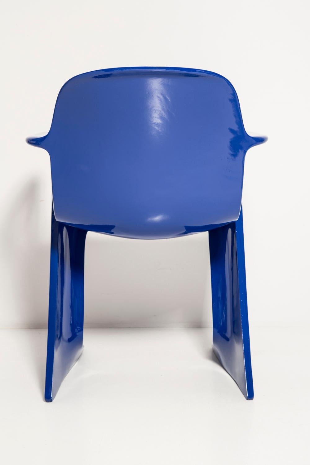 Pair of Ultramarine Blue Kangaroo Chairs Designed by Ernst Moeckl, Germany, 1968 In Excellent Condition For Sale In 05-080 Hornowek, PL