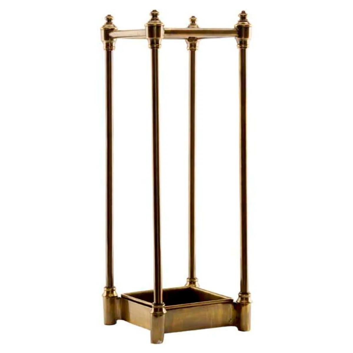 Français Paire de porte-parapluies, finition laiton antique, bac de récupération inclus. en vente