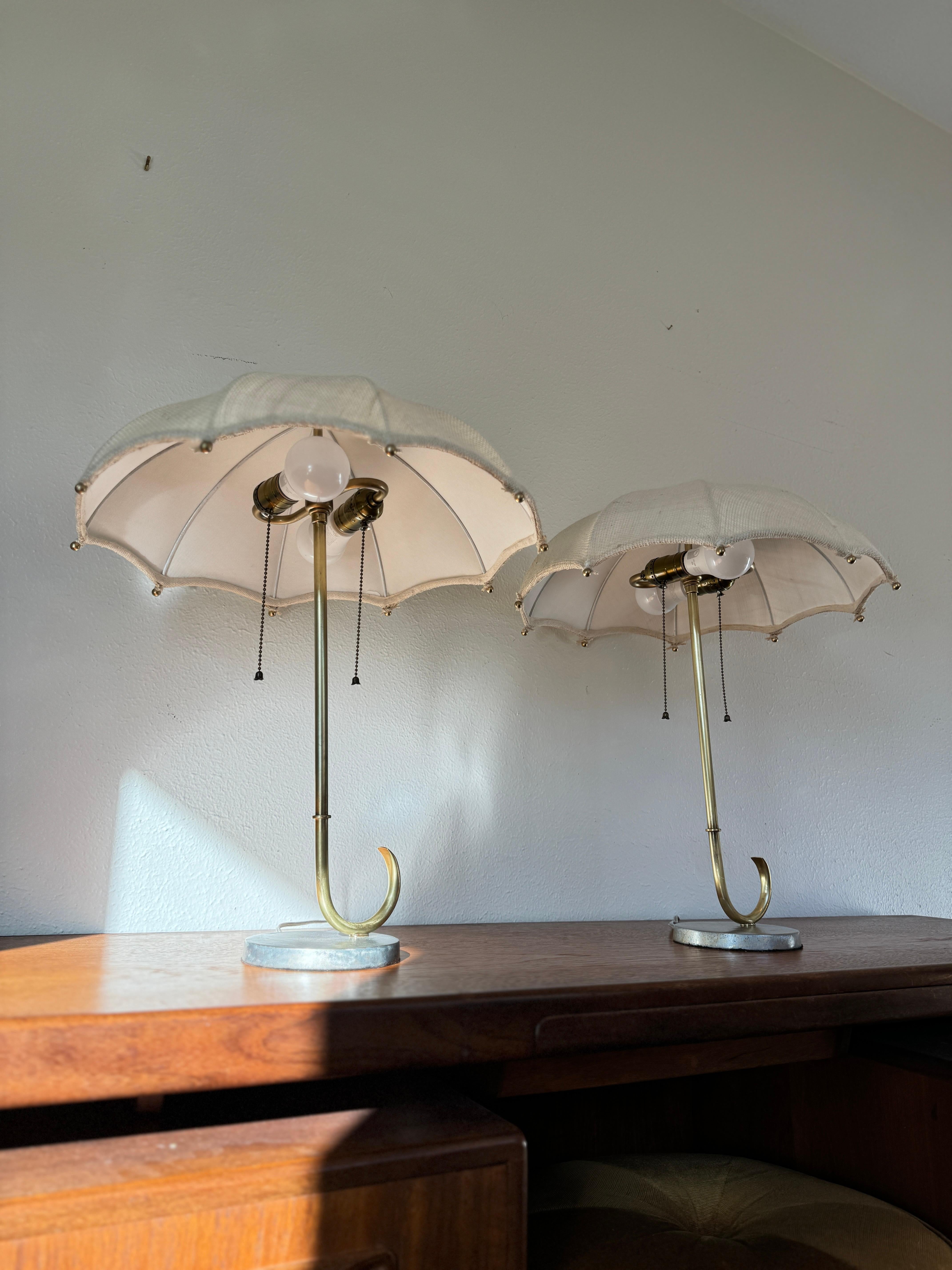 Pair of umbrella table lamps by Gilbert Rohde for Mutual Sunset lamp co 1930s For Sale 2