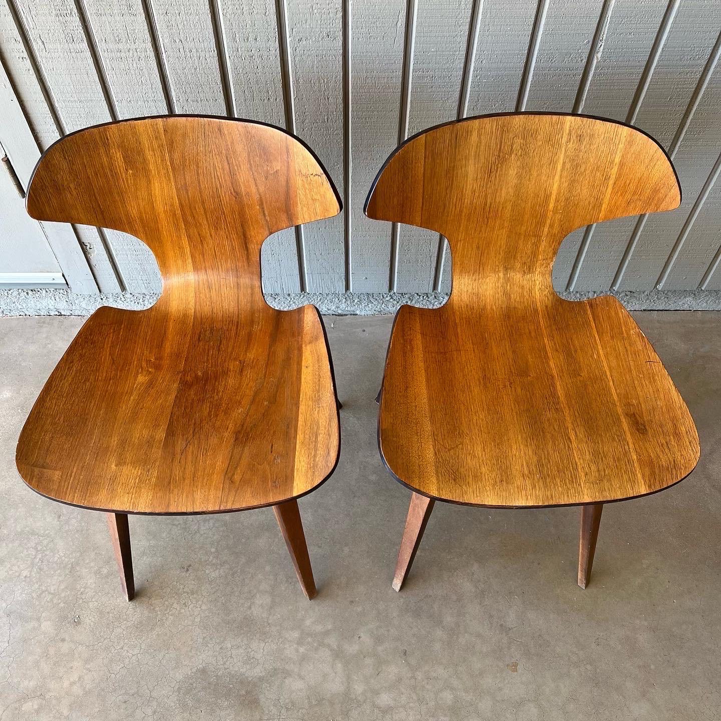 Americano Coppia di non comuni sedie in legno curvato di Woodcraft del 1965 in noce in vendita