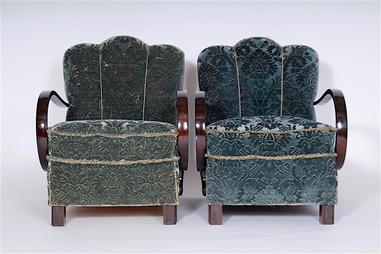 - Made in Czechoslovakia
- Made of wood, fabric
- Armrests with patina
- Original condition
- Suitable for renovation.