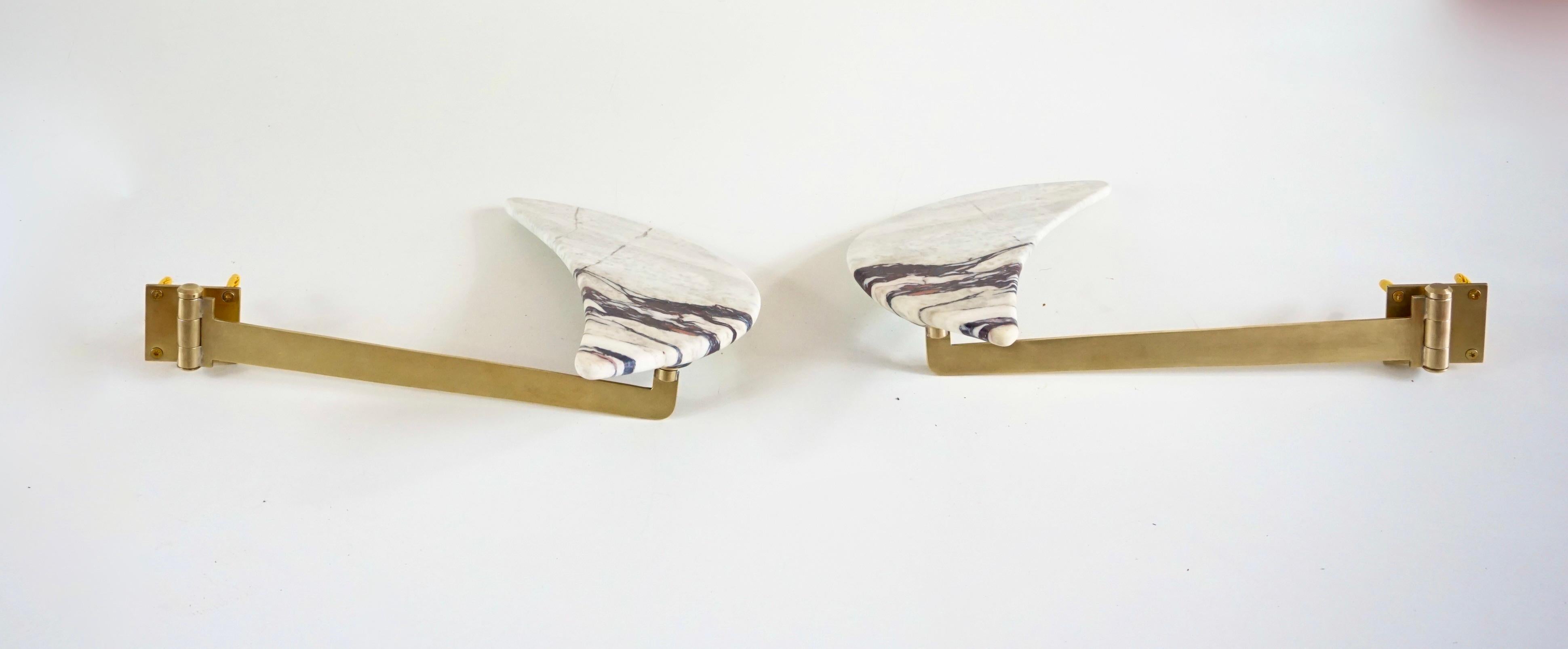 une paire prototype de pendentifs  tables d'appoint murales, 2024
conçu en exclusivité pour la Compendio Gallery (a) Gallery par Lorenzo Ciompi 
bras réglables
Toutes les pièces sont faites à la main par des artisans toscans, des sculpteurs de