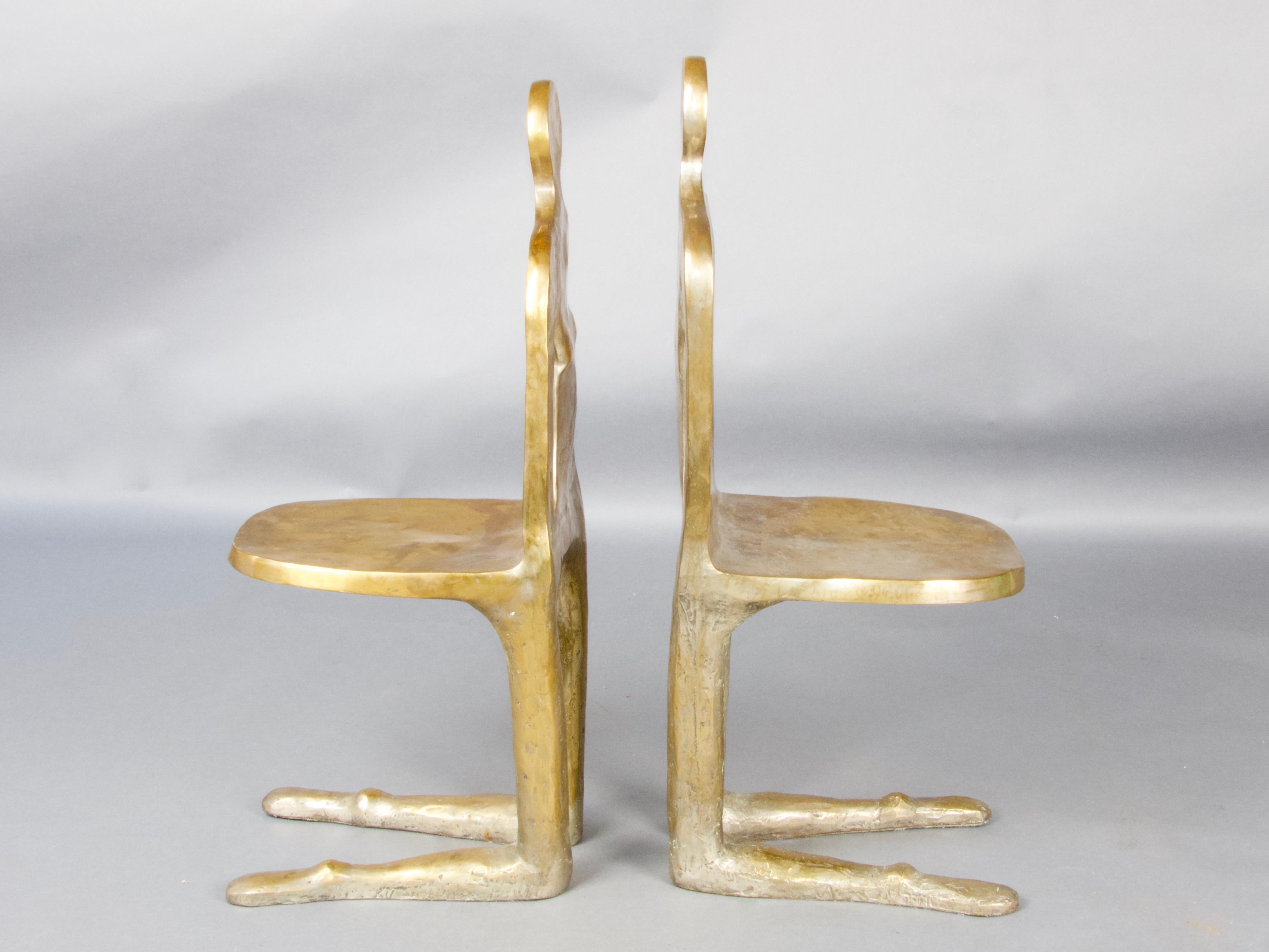 par de sillas únicas de bronce que representan a un hombre y a una mujer en venta 4
