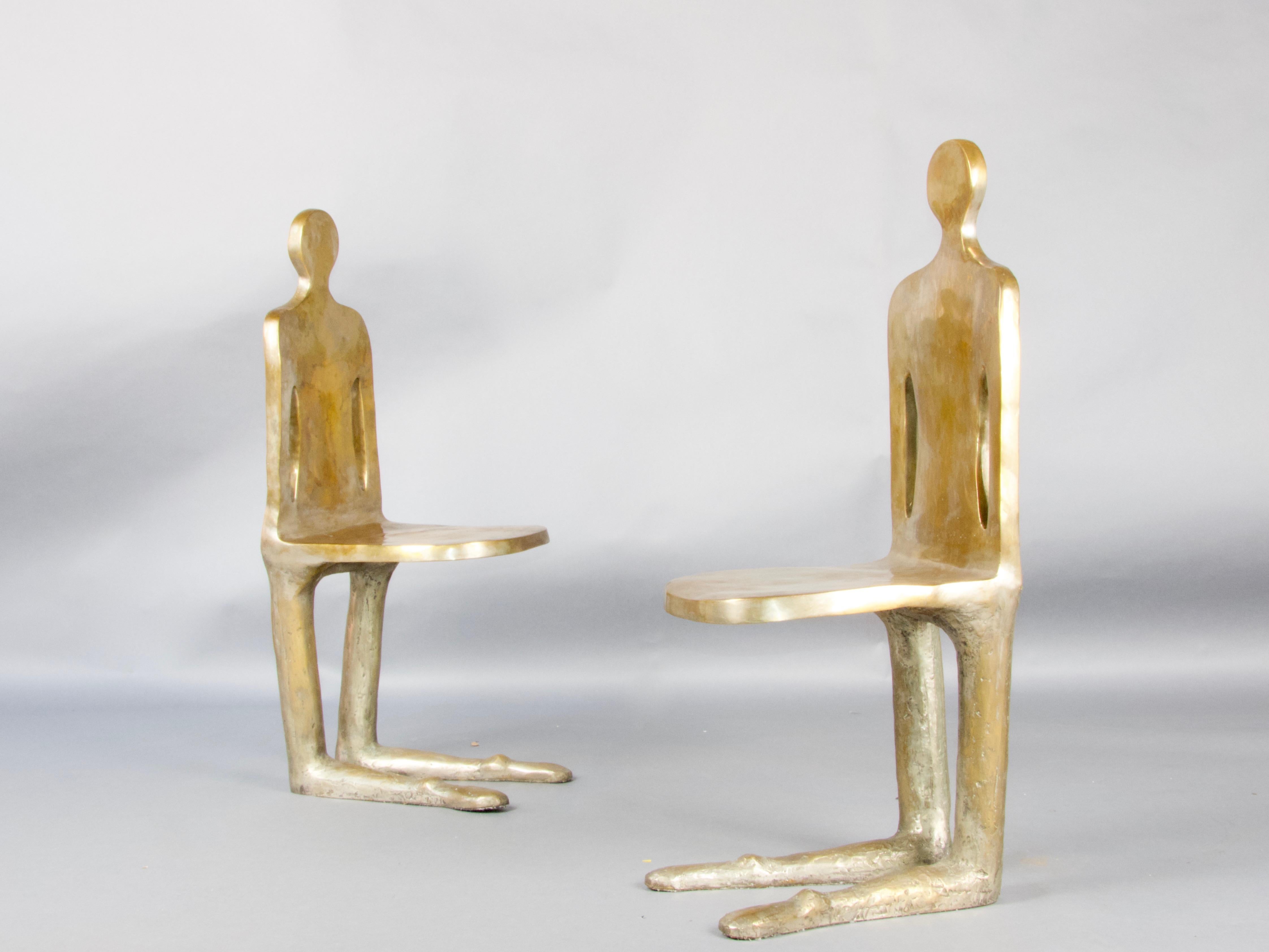 par de sillas únicas de bronce que representan a un hombre y a una mujer Francés en venta