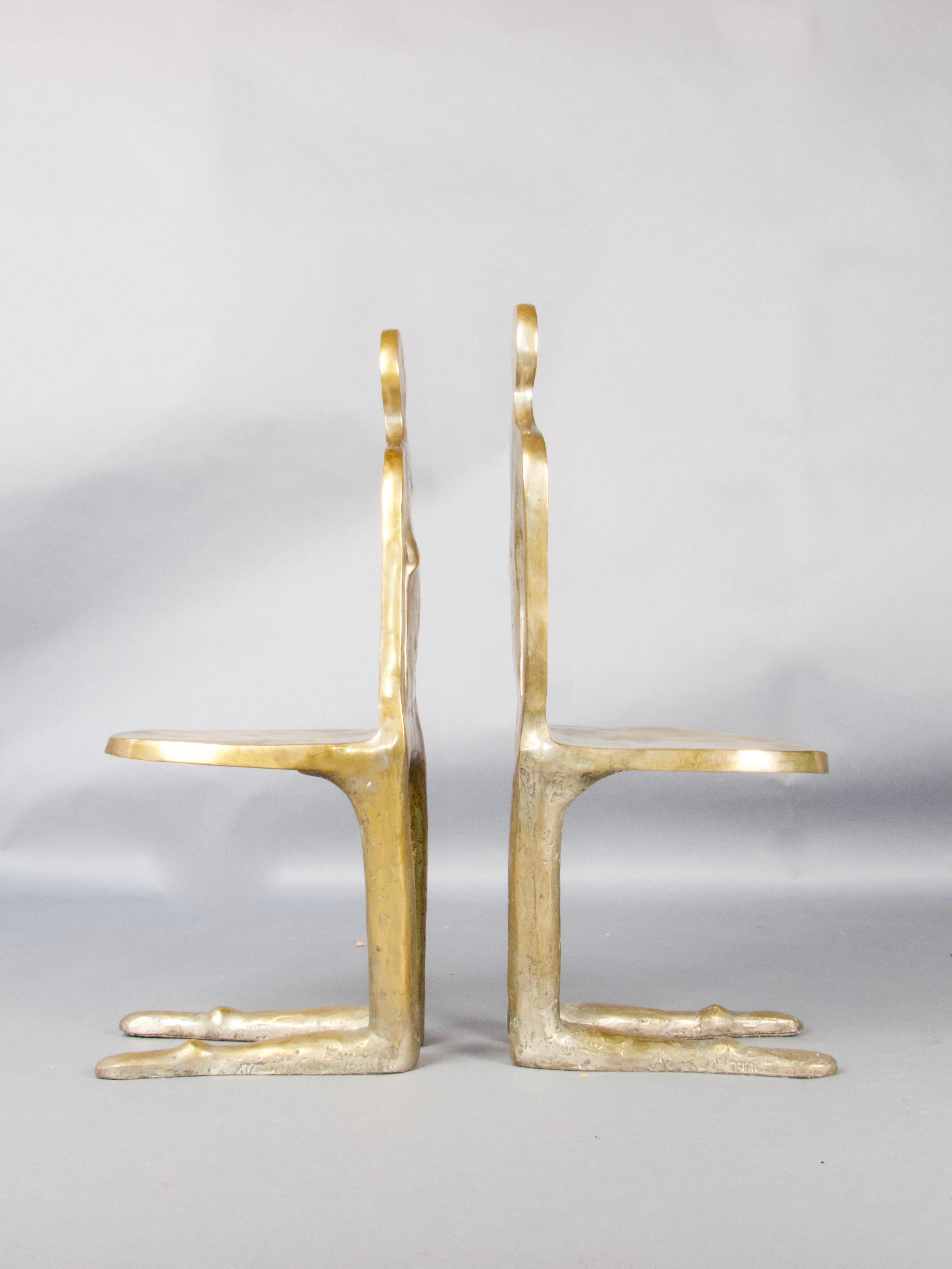 par de sillas únicas de bronce que representan a un hombre y a una mujer en venta 1
