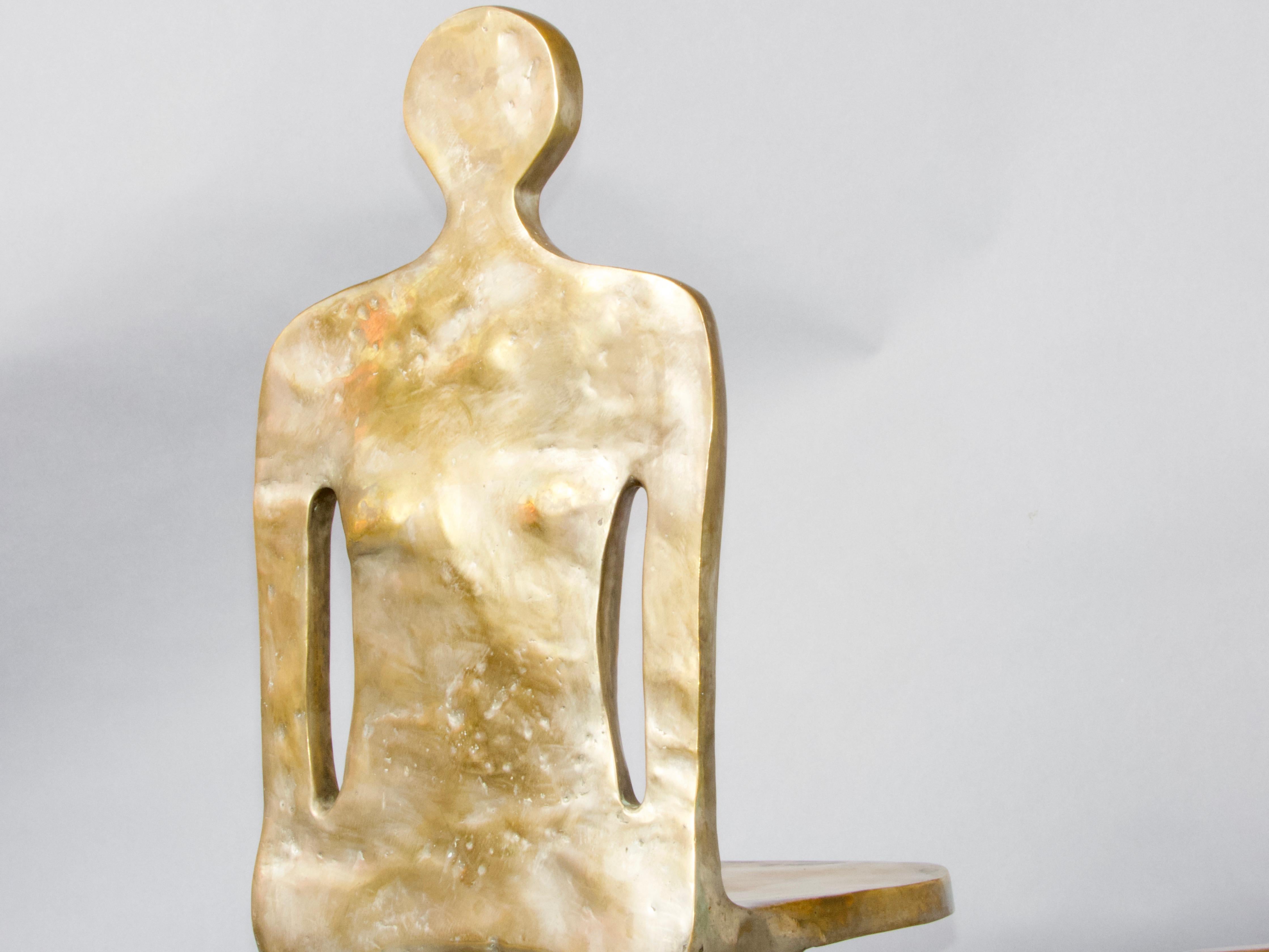 par de sillas únicas de bronce que representan a un hombre y a una mujer en venta 3