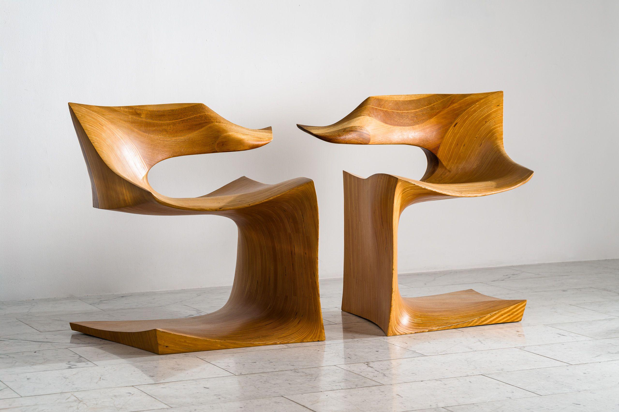 Organique Paire de chaises uniques en vente
