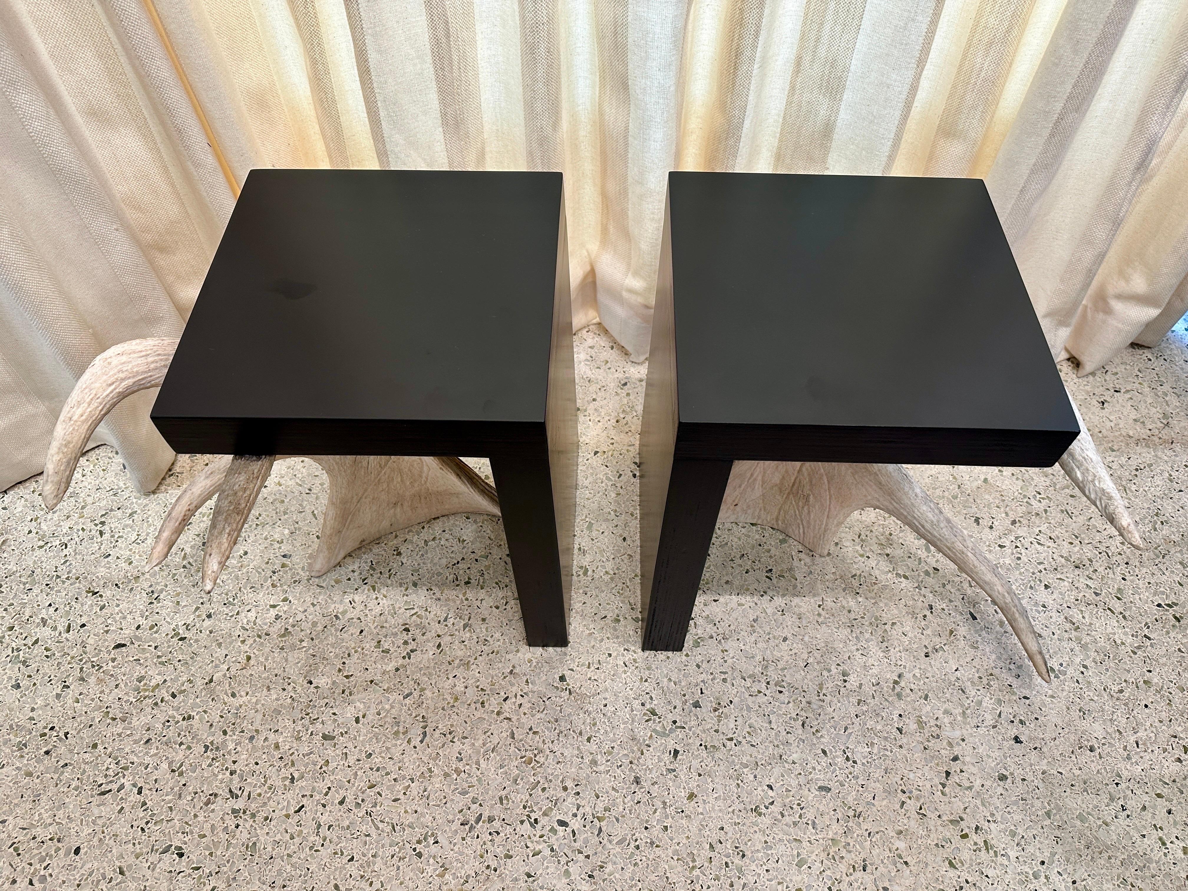 Paire de tables uniques sur mesure avec bases en bois d'orignal Bon état - En vente à East Hampton, NY