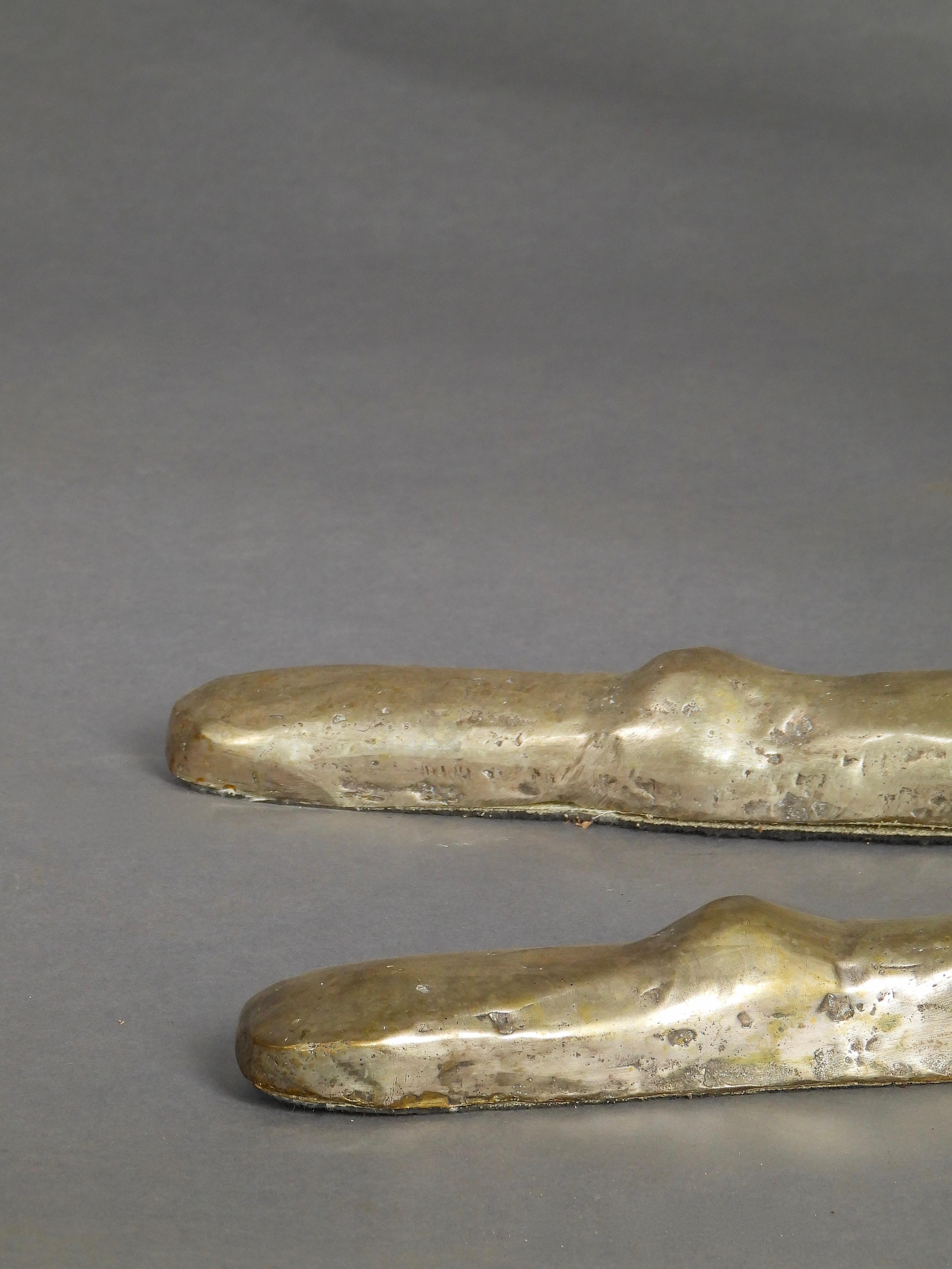 paire de chaises uniques en bronze argenté représentant un homme et une femme en vente 5