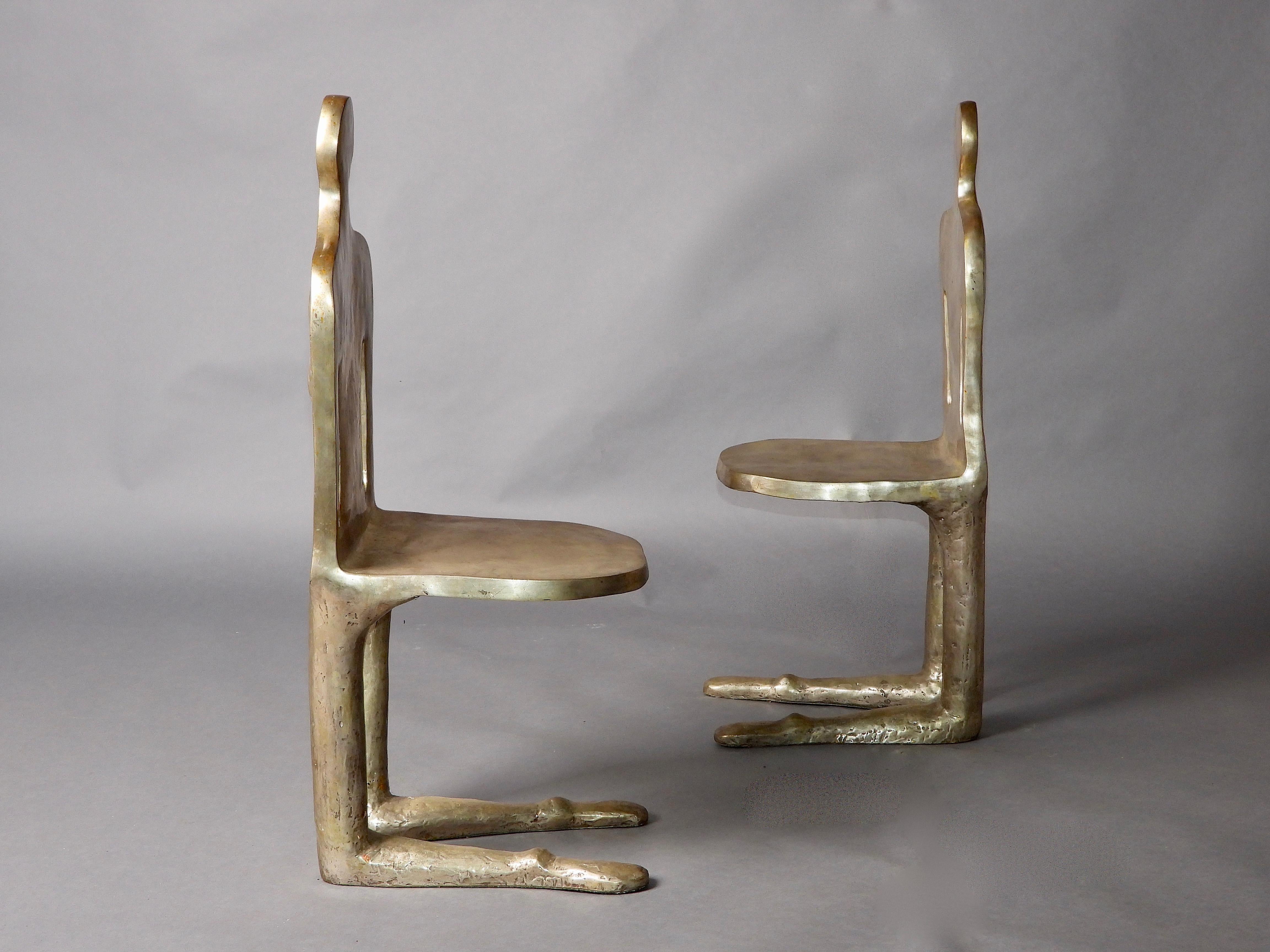 paire de chaises uniques en bronze argenté représentant un homme et une femme en vente 6