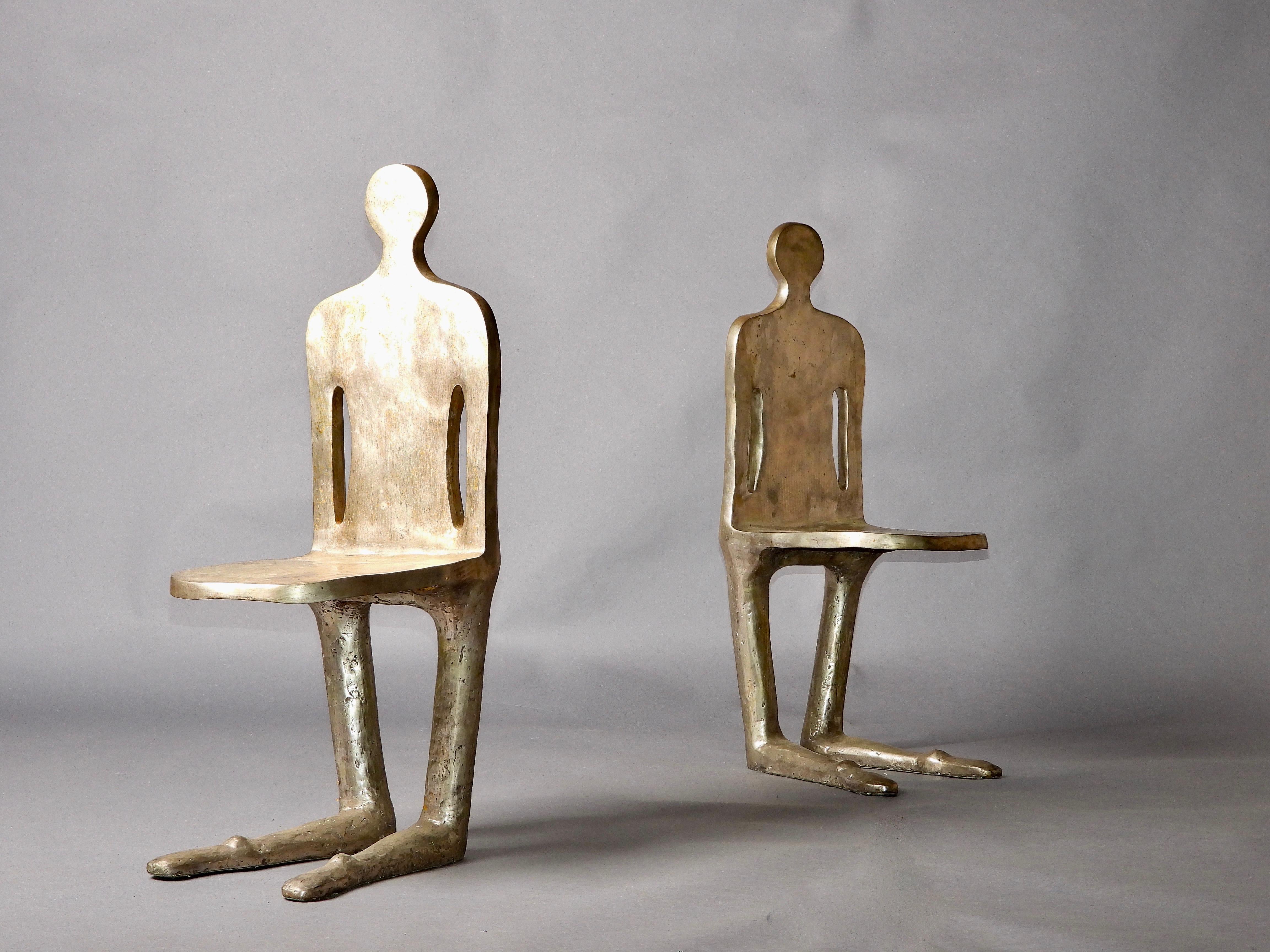 Milieu du XXe siècle paire de chaises uniques en bronze argenté représentant un homme et une femme en vente