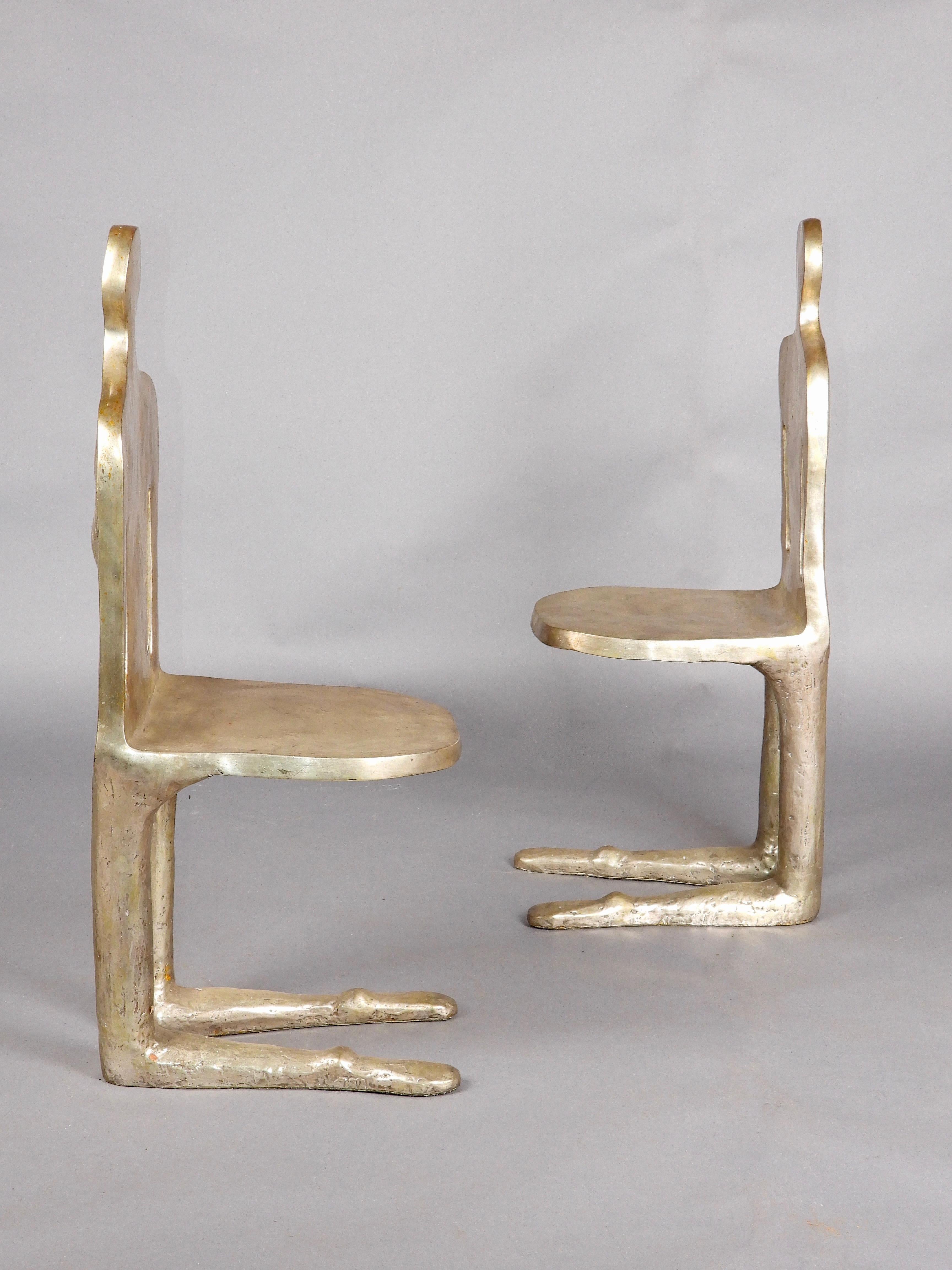 paire de chaises uniques en bronze argenté représentant un homme et une femme en vente 3