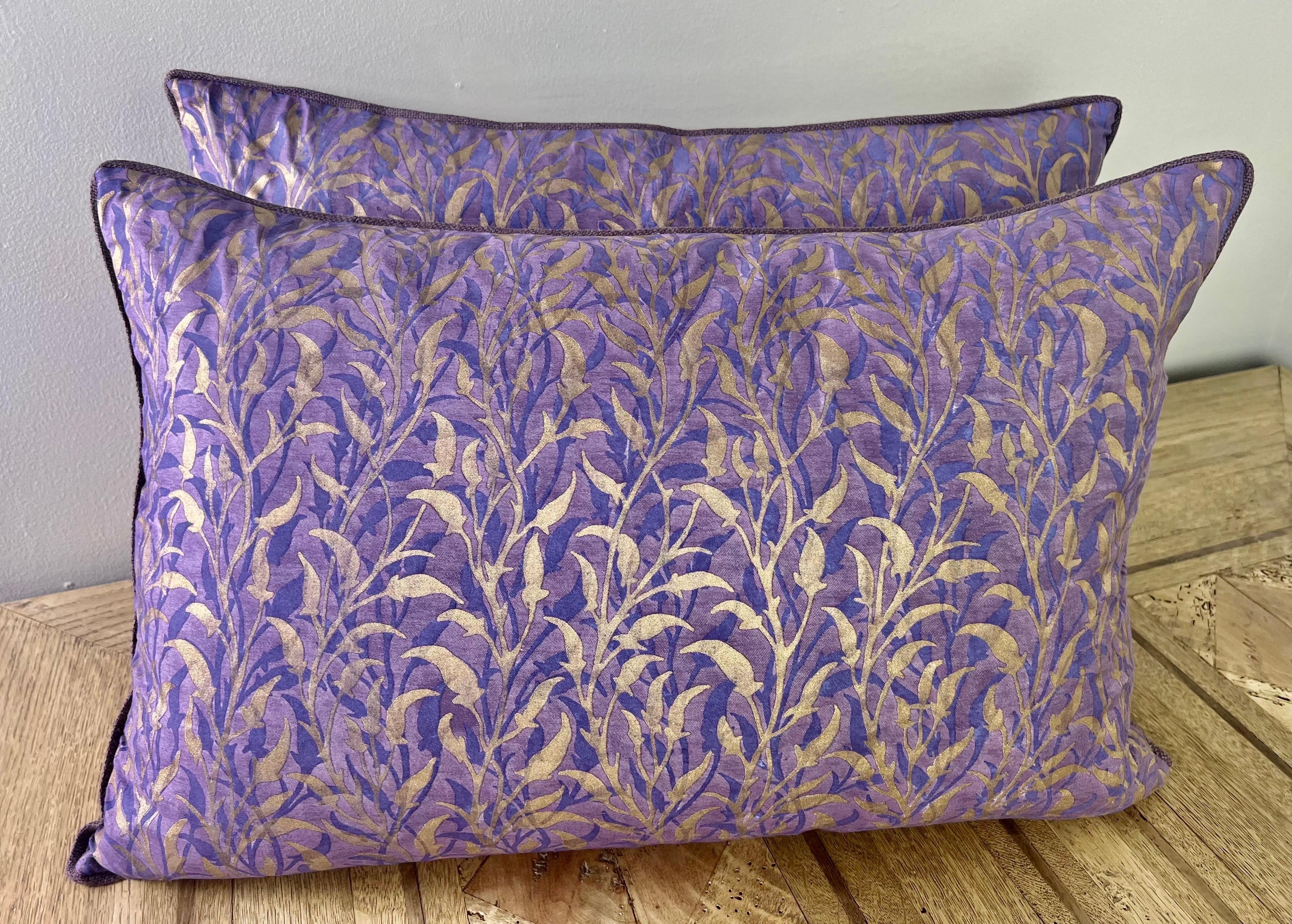 Pair of Unique Printed Fortuny Pillows In Excellent Condition In Los Angeles, CA