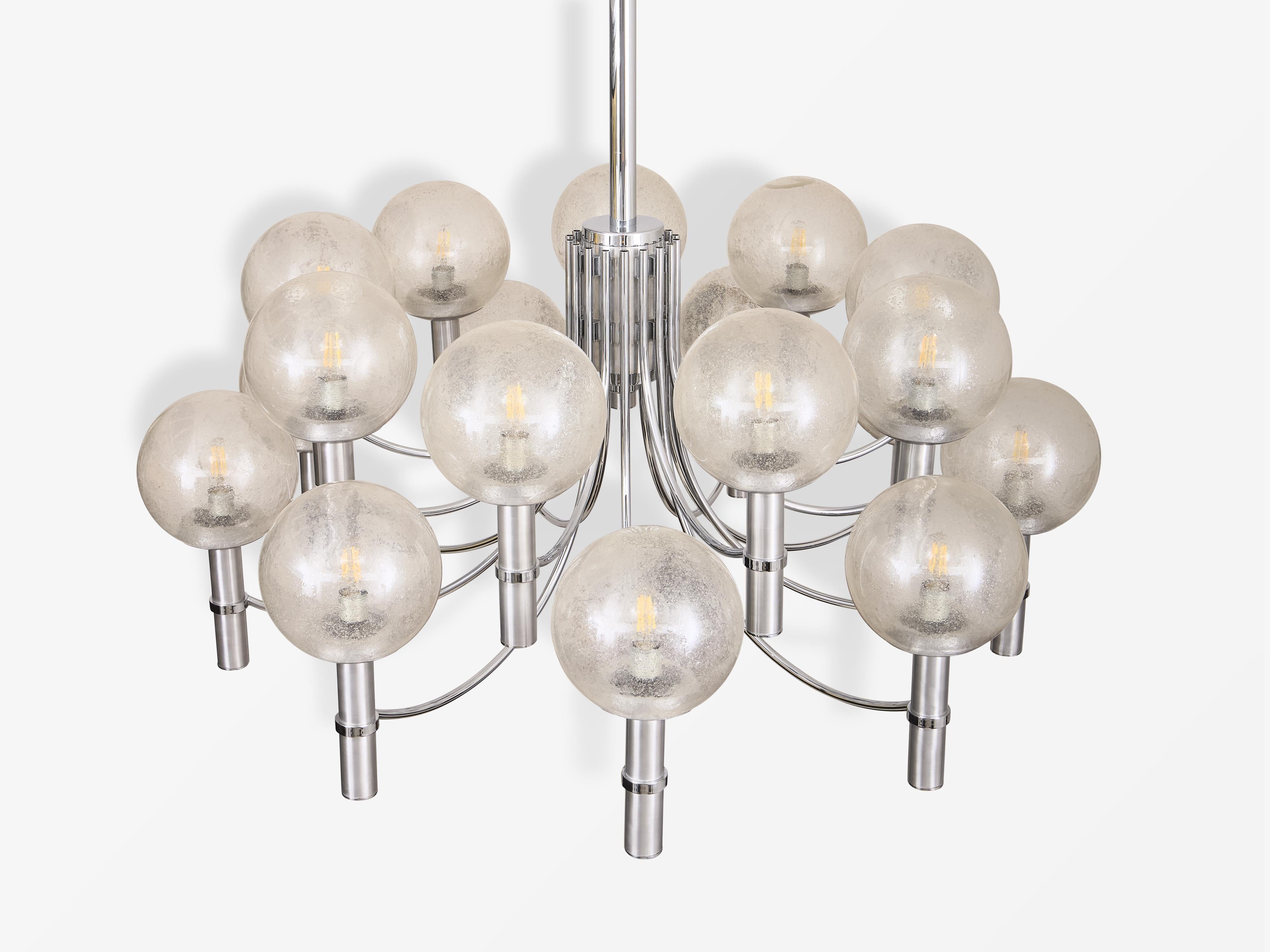 Pareja de candelabros veroneses únicos 65 pulgadas acero cristal de Murano 1970 Moderno de mediados de siglo en venta