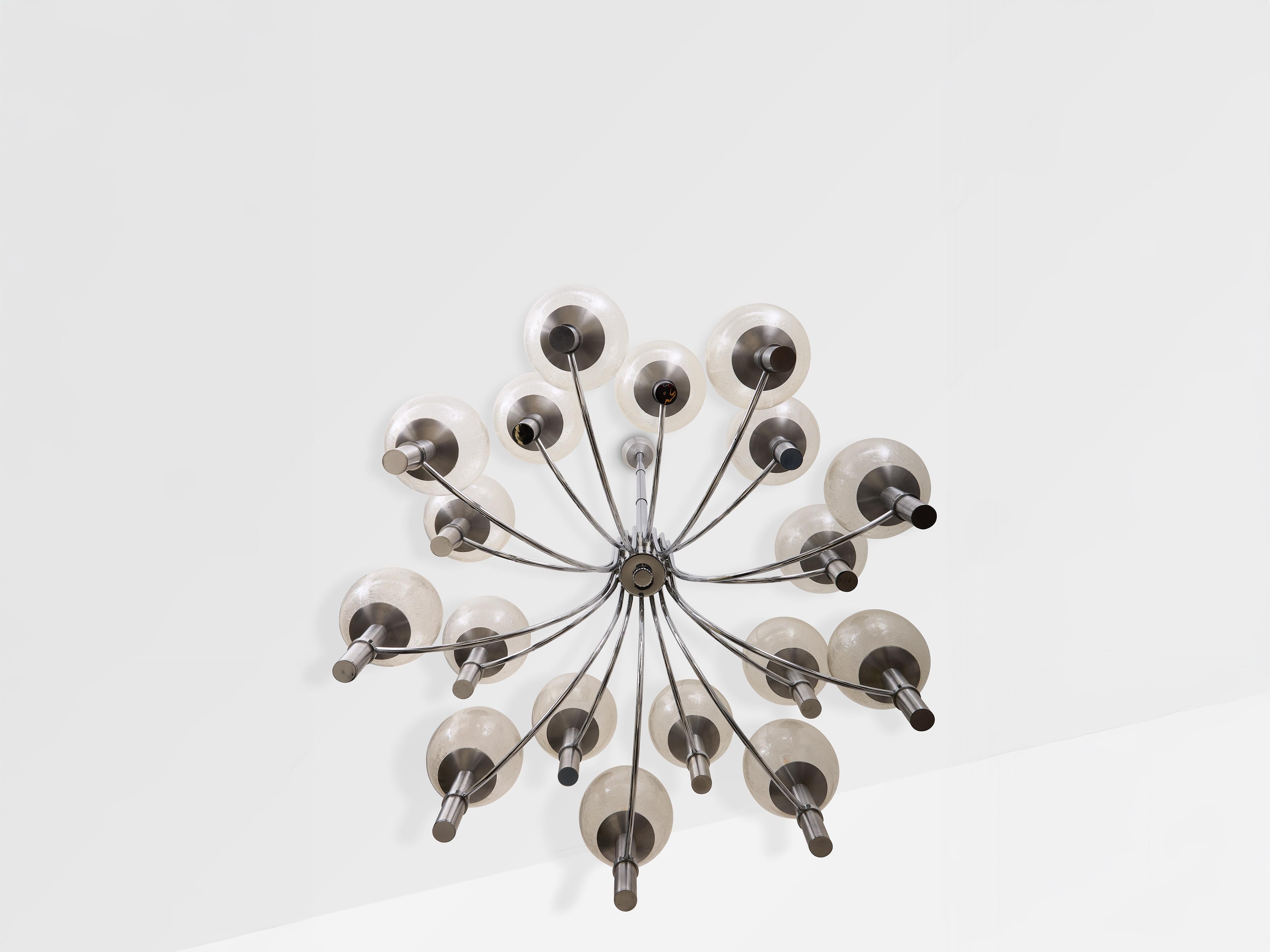 Pareja de candelabros veroneses únicos 65 pulgadas acero cristal de Murano 1970 en Bueno estado para la venta en Paris, IDF