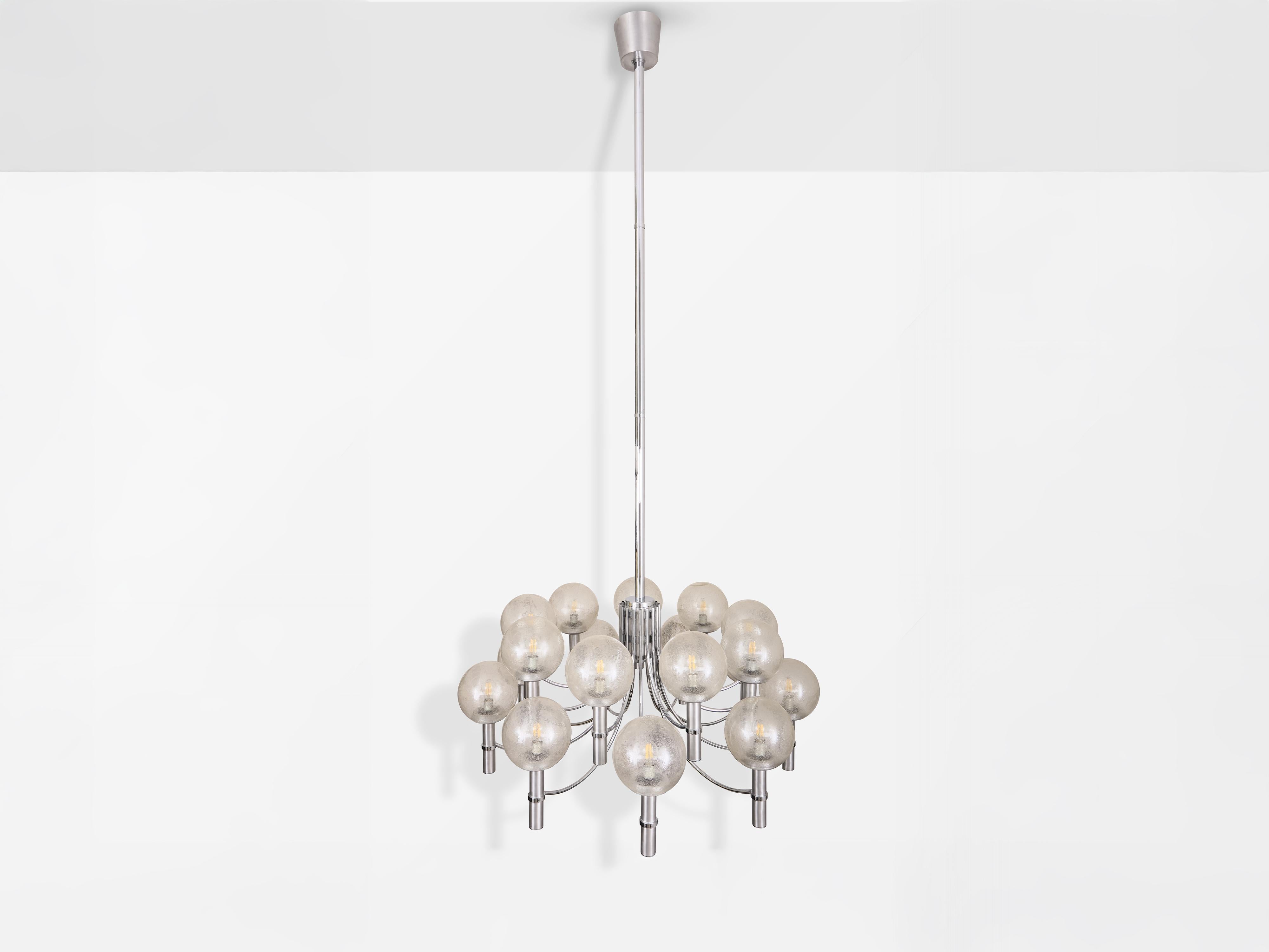 Pareja de candelabros veroneses únicos 65 pulgadas acero cristal de Murano 1970 en venta 2