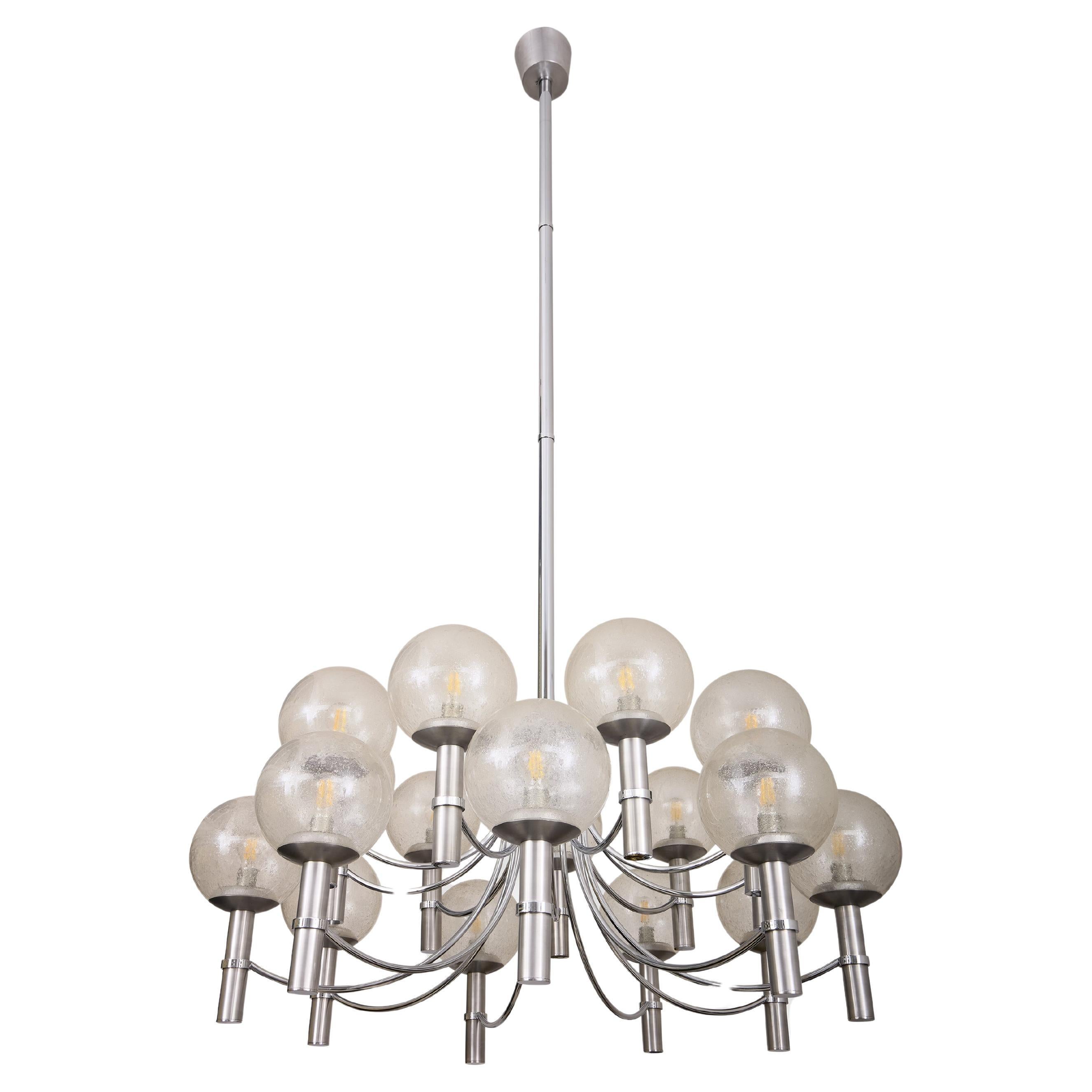 Pareja de candelabros veroneses únicos 65 pulgadas acero cristal de Murano 1970 en venta