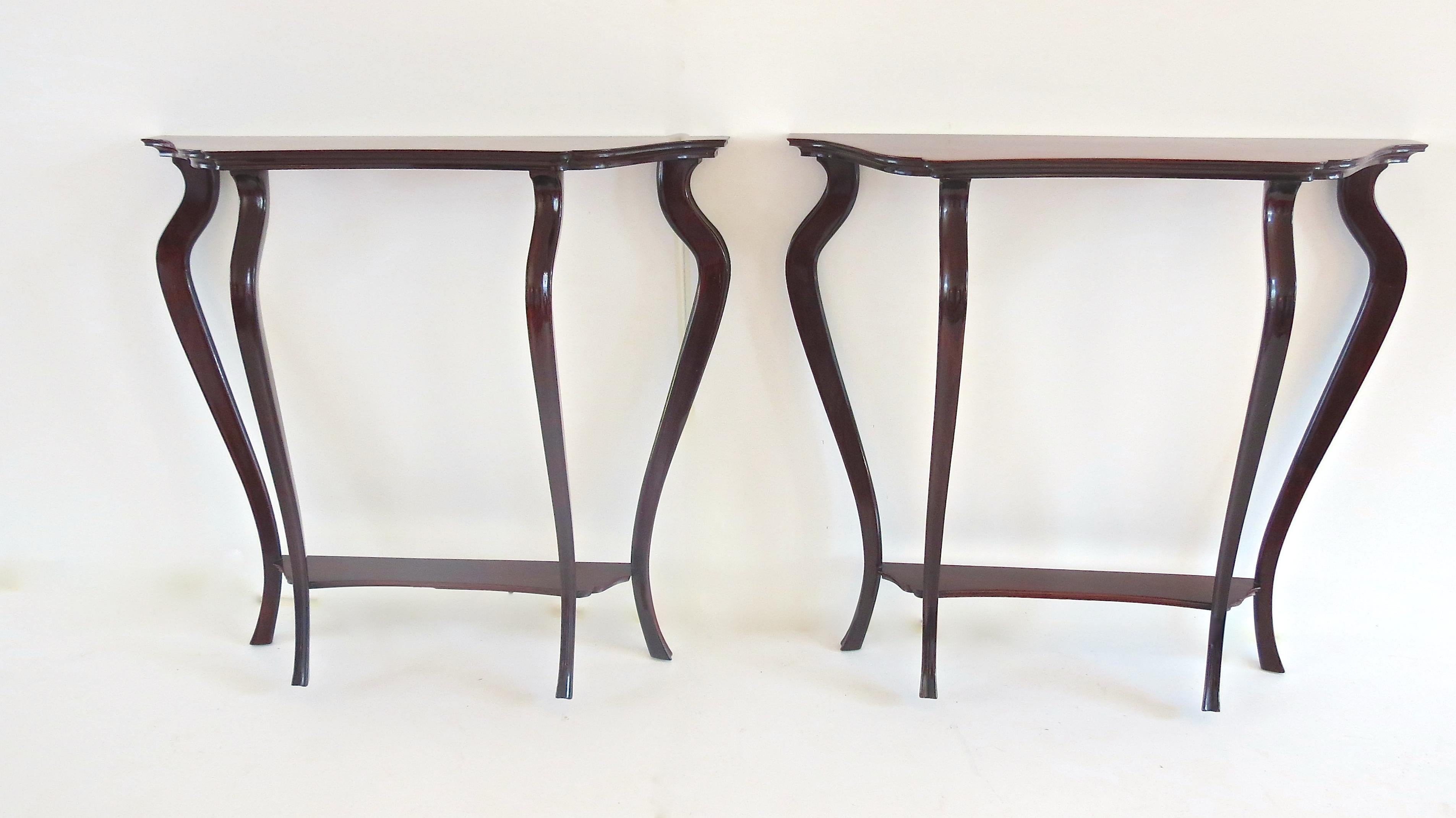 Pair of italian curved console produced by Arch. Maurizio Tempestini, 1940-50
produced for a private residence in Florence
elegant engraved saber legs; two shelves each console
unique example
walnut
very good original patina
very good