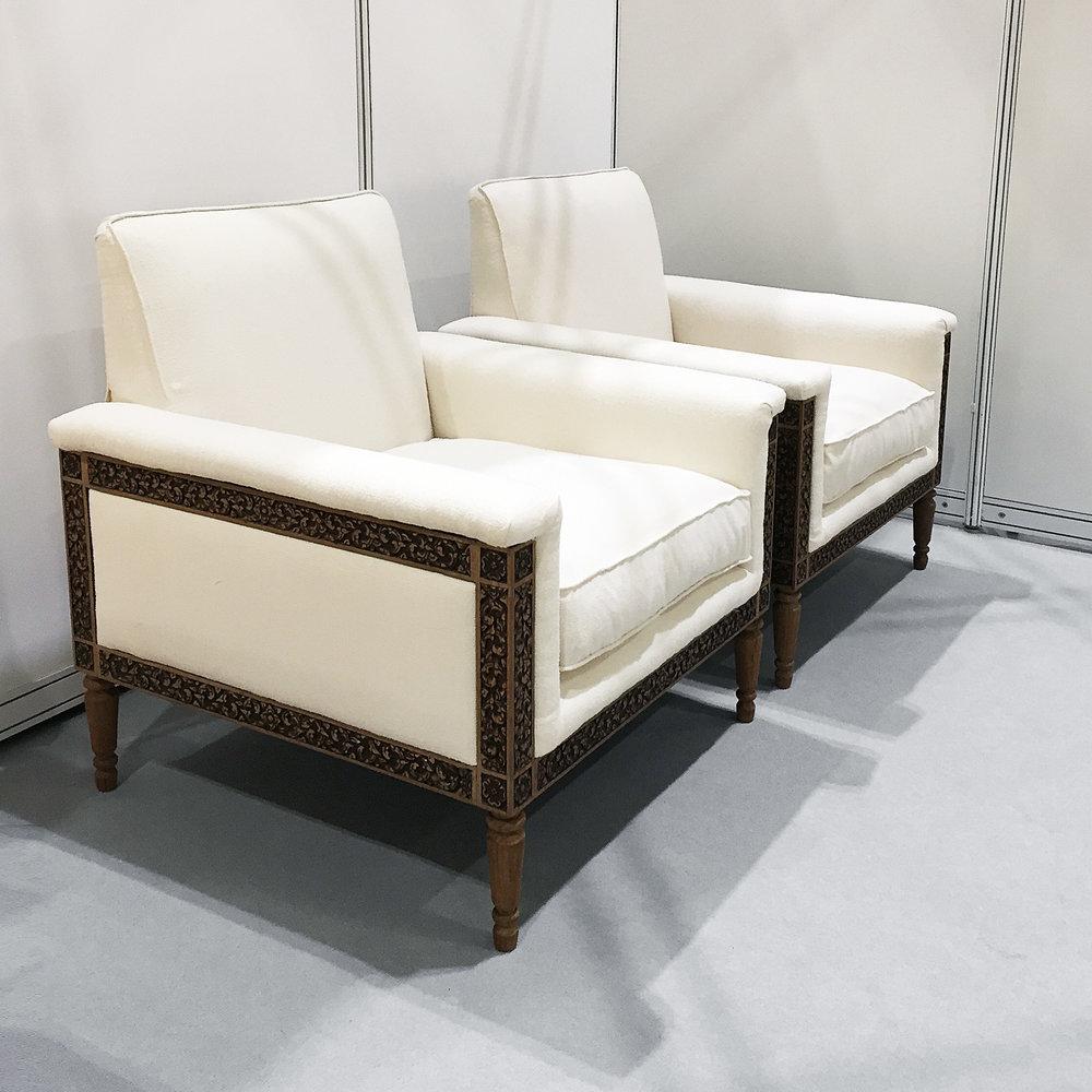 Pair of Unique Wood Carved Cream Armchairs In Excellent Condition For Sale In London, GB