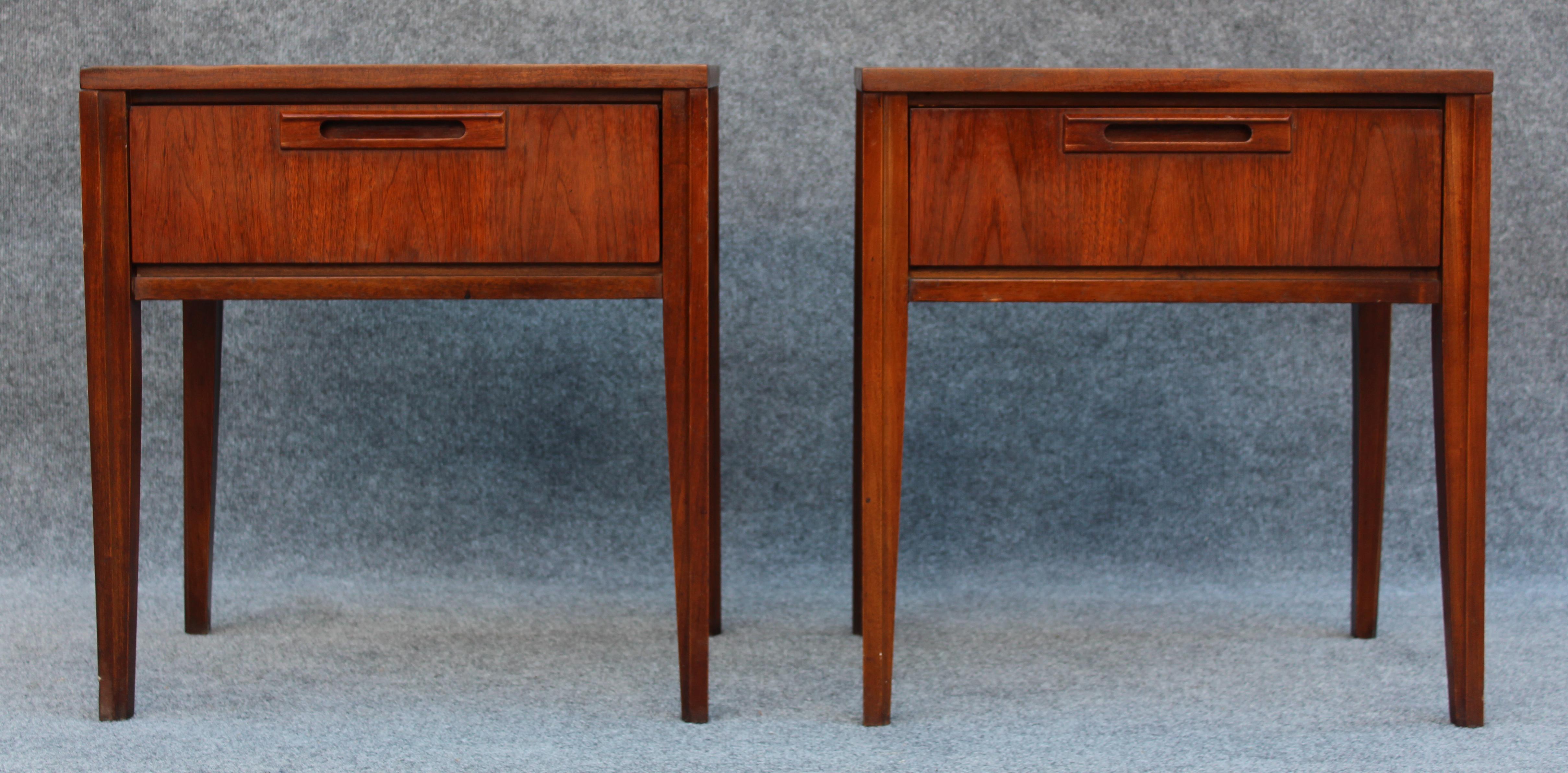 American Pair of United Furniture Walnut Single-Drawer Nightstands Mid-Century Modern