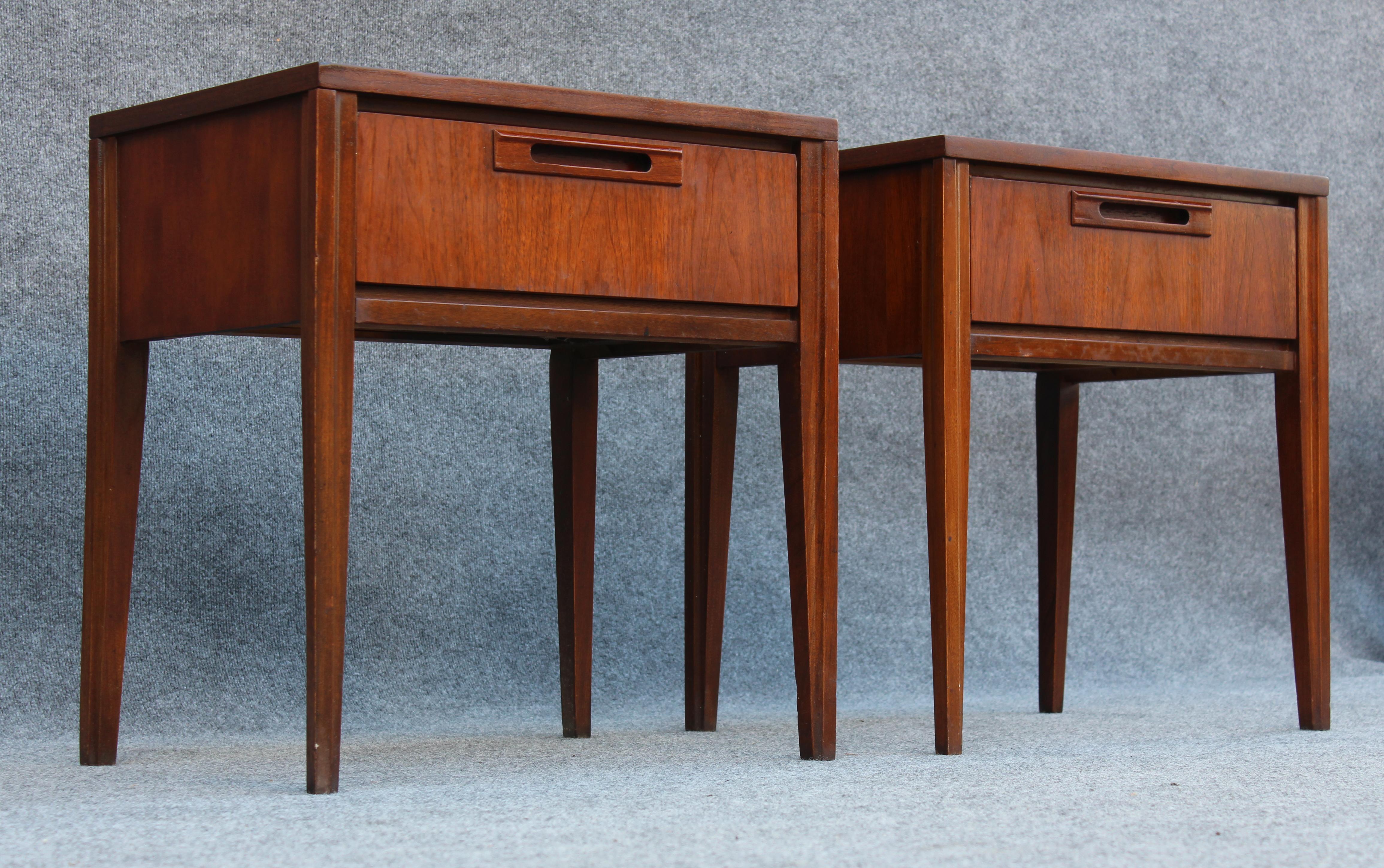 Pair of United Furniture Walnut Single-Drawer Nightstands Mid-Century Modern 1