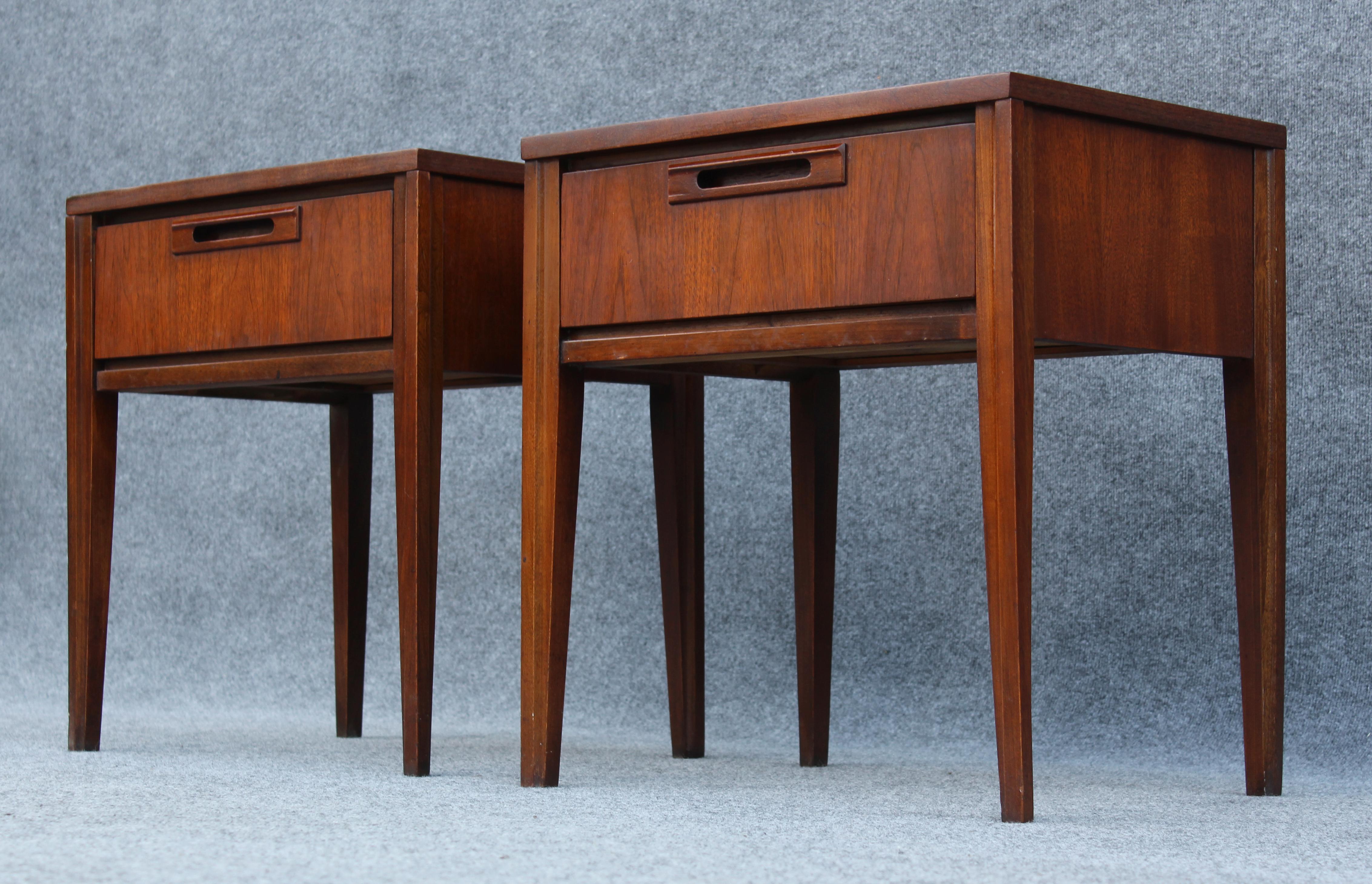 Pair of United Furniture Walnut Single-Drawer Nightstands Mid-Century Modern 2