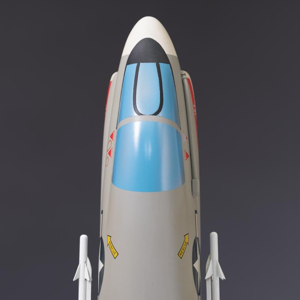 Coppia di modellini di aerei da combattimento dell'esercito degli Stati Uniti A-7 Corsair 9