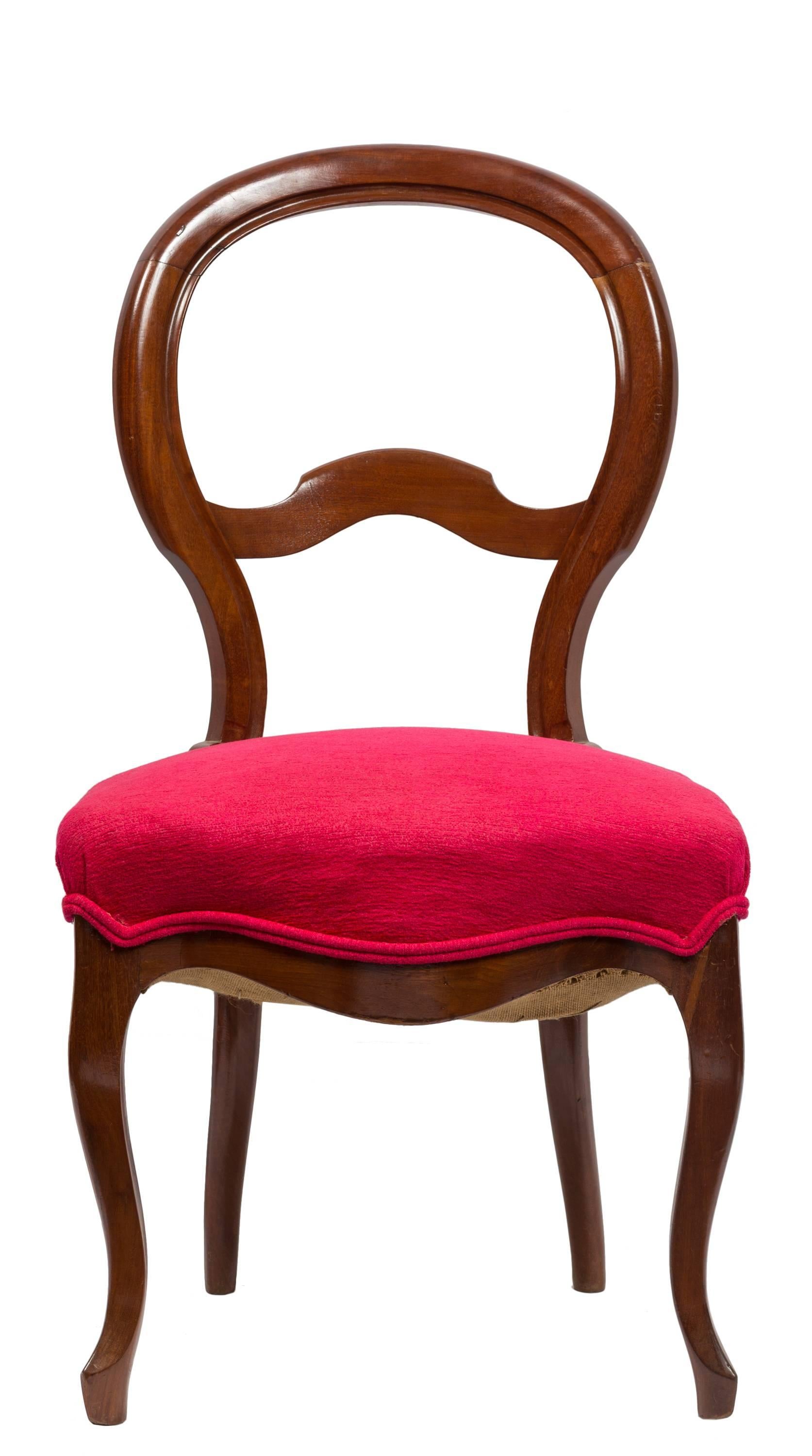 Pair of Unmatched 19th Century Walnut and Magenta Red Fabric Spanish Chairs In Good Condition In Madrid, ES