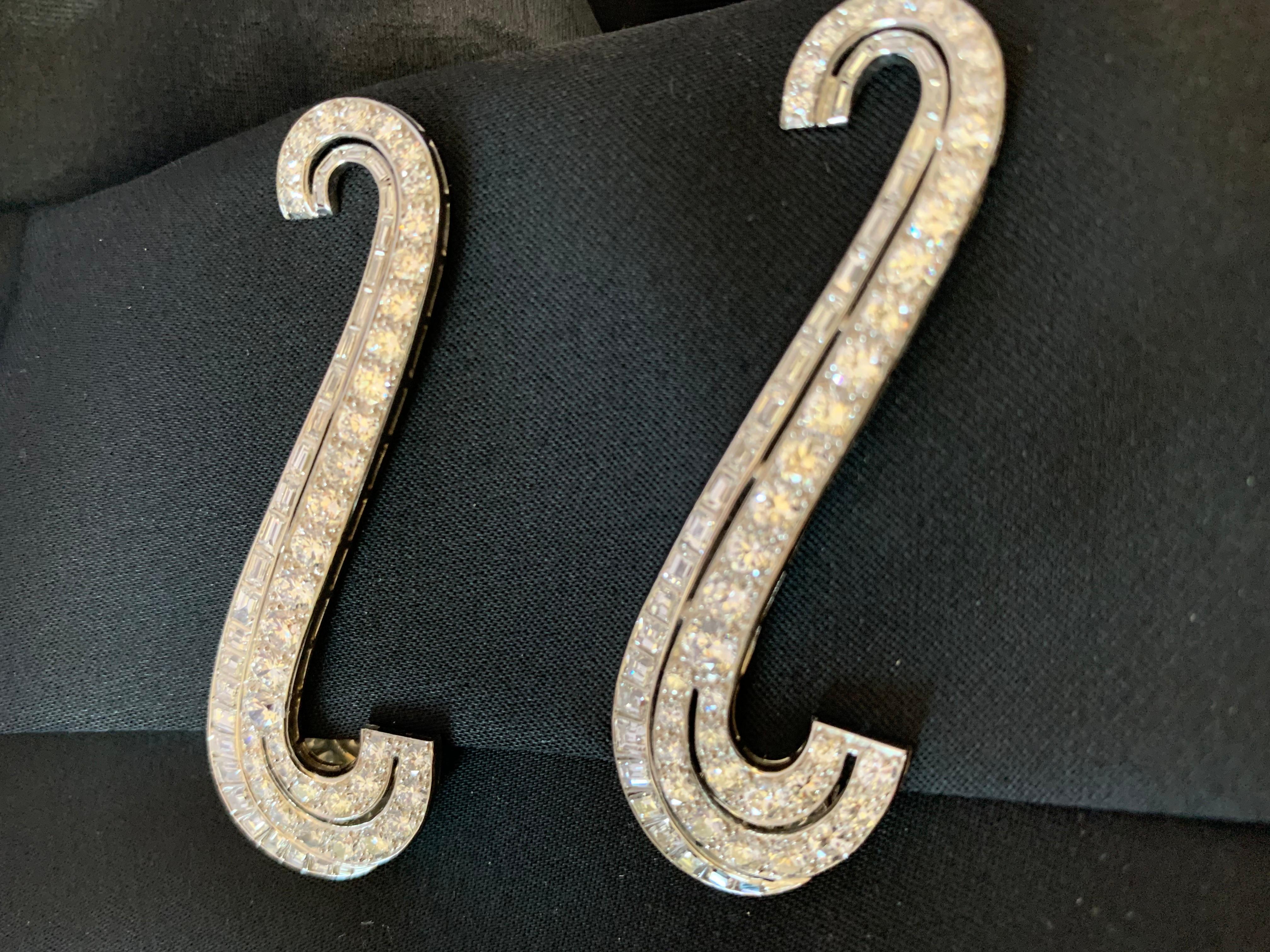 Baguette Cut Pair of Unusual 18 Karat White Gold Vintage Diamond Clip Brooches For Sale
