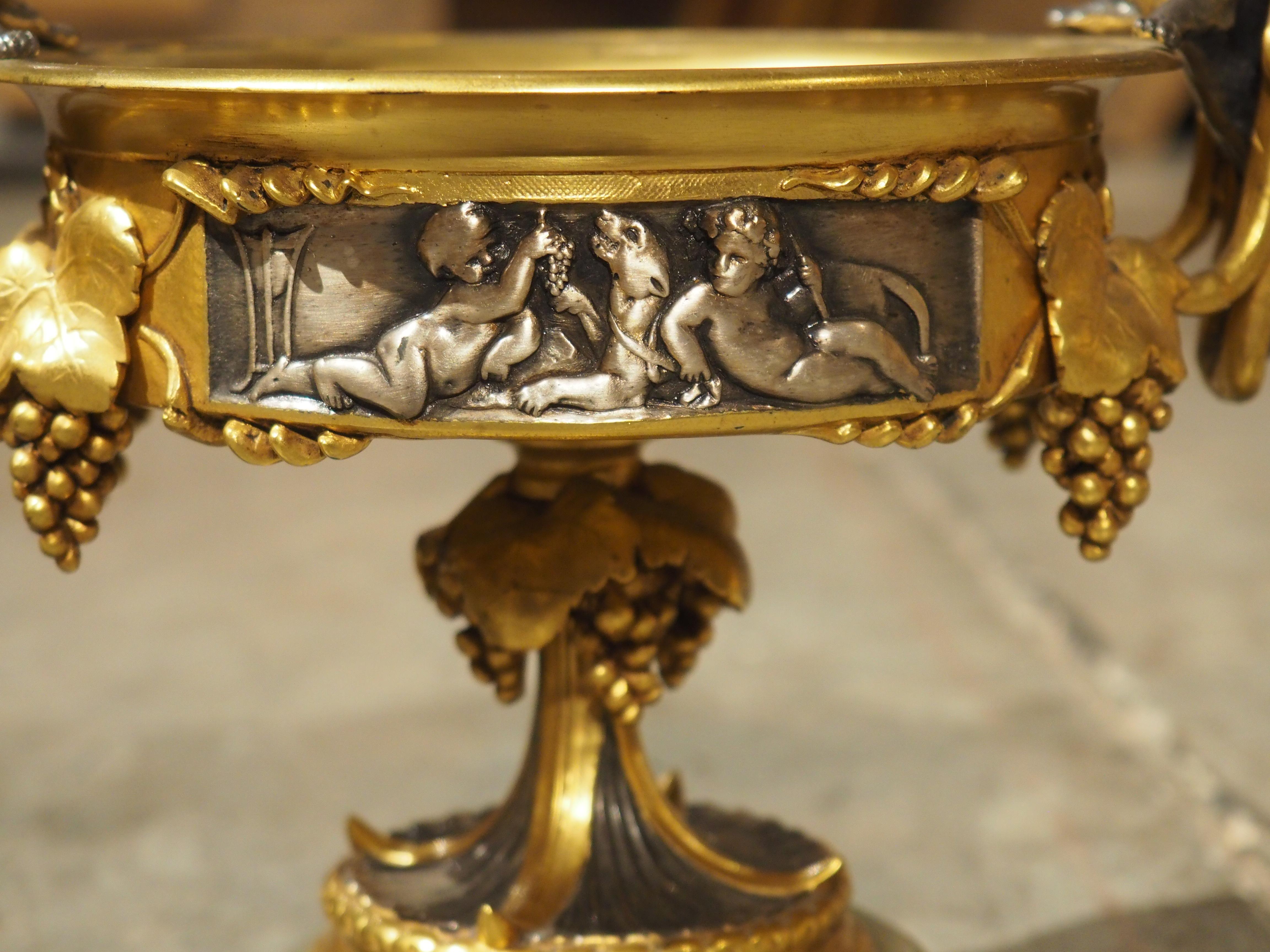 Metallo Coppia di insolite tazze francesi in bronzo del XIX secolo, Décor Panthère in vendita